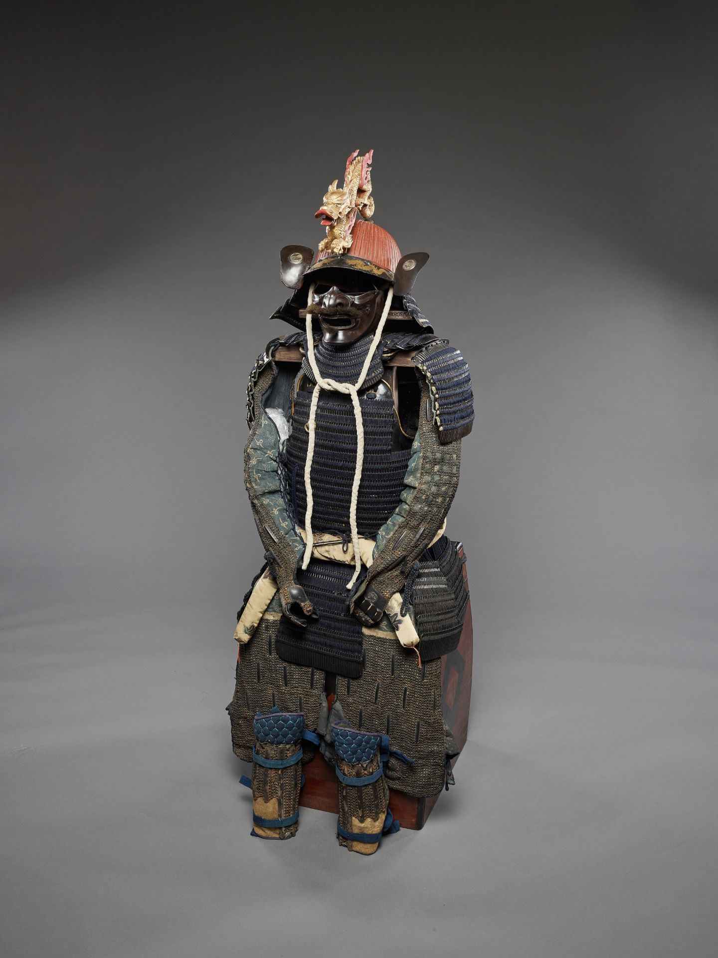 A SUIT OF ARMOR WITH SUJIBACHI KABUTO AND LARGE DRAGON MAEDATE - Image 6 of 8