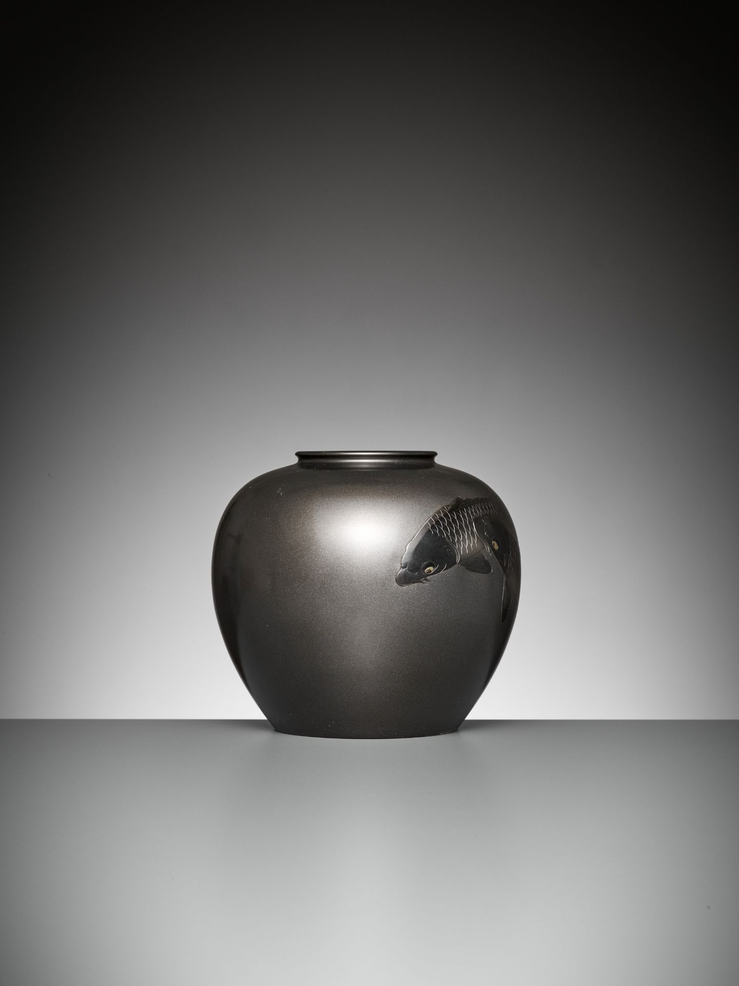 KOHO: A FINE BRONZE VASE WITH TWO CARPS - Image 8 of 12