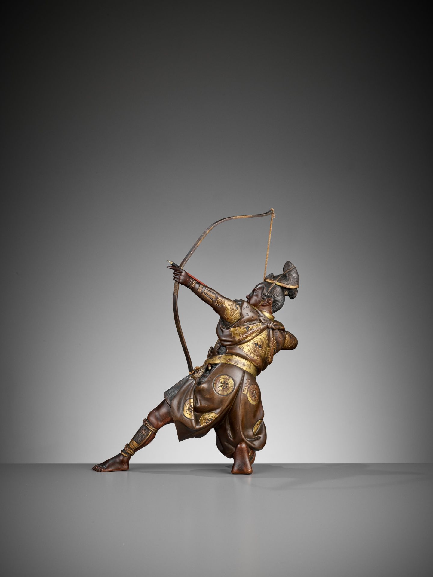 KOICHI: A PARCEL GILT BRONZE FIGURE OF AN ARCHER - Bild 8 aus 11