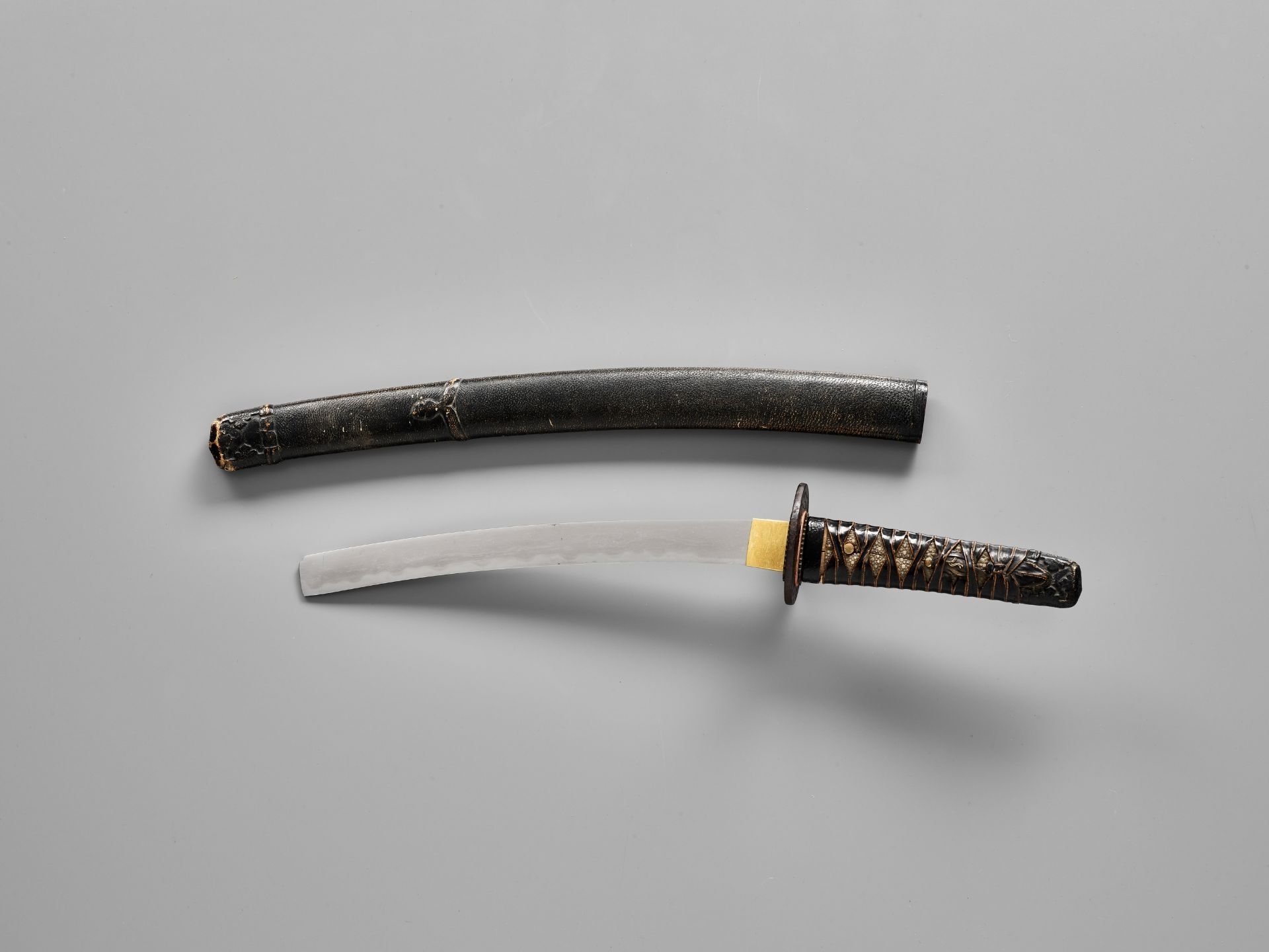 AN EXTREMELY RARE KUBIKIRI ('HEAD-CUTTER') TANTO IN KOSHIRAE - Bild 5 aus 6