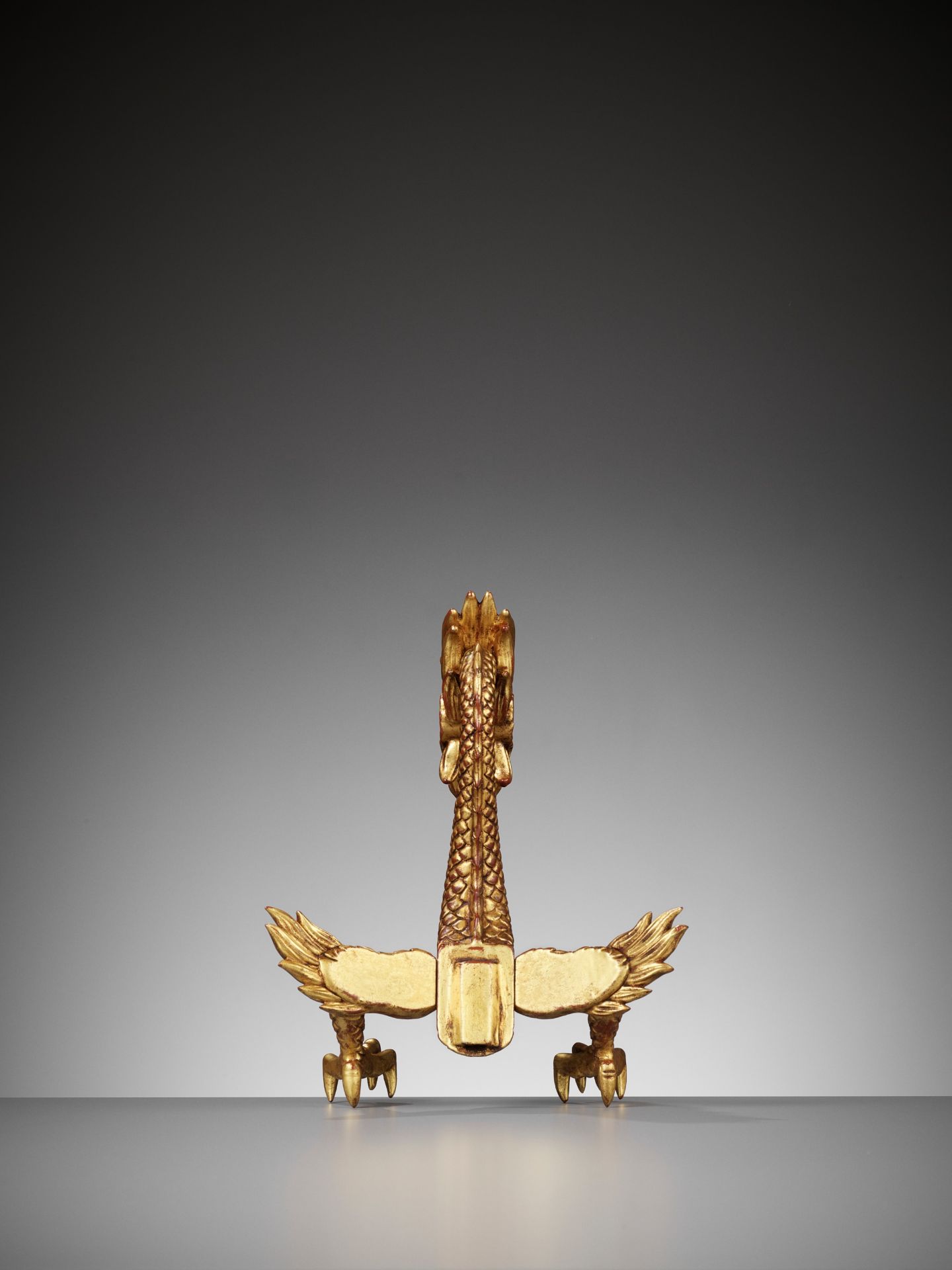 A RARE GOLD-LACQUERED WOOD MAEDATE IN THE FORM OF A DRAGON - Image 7 of 13