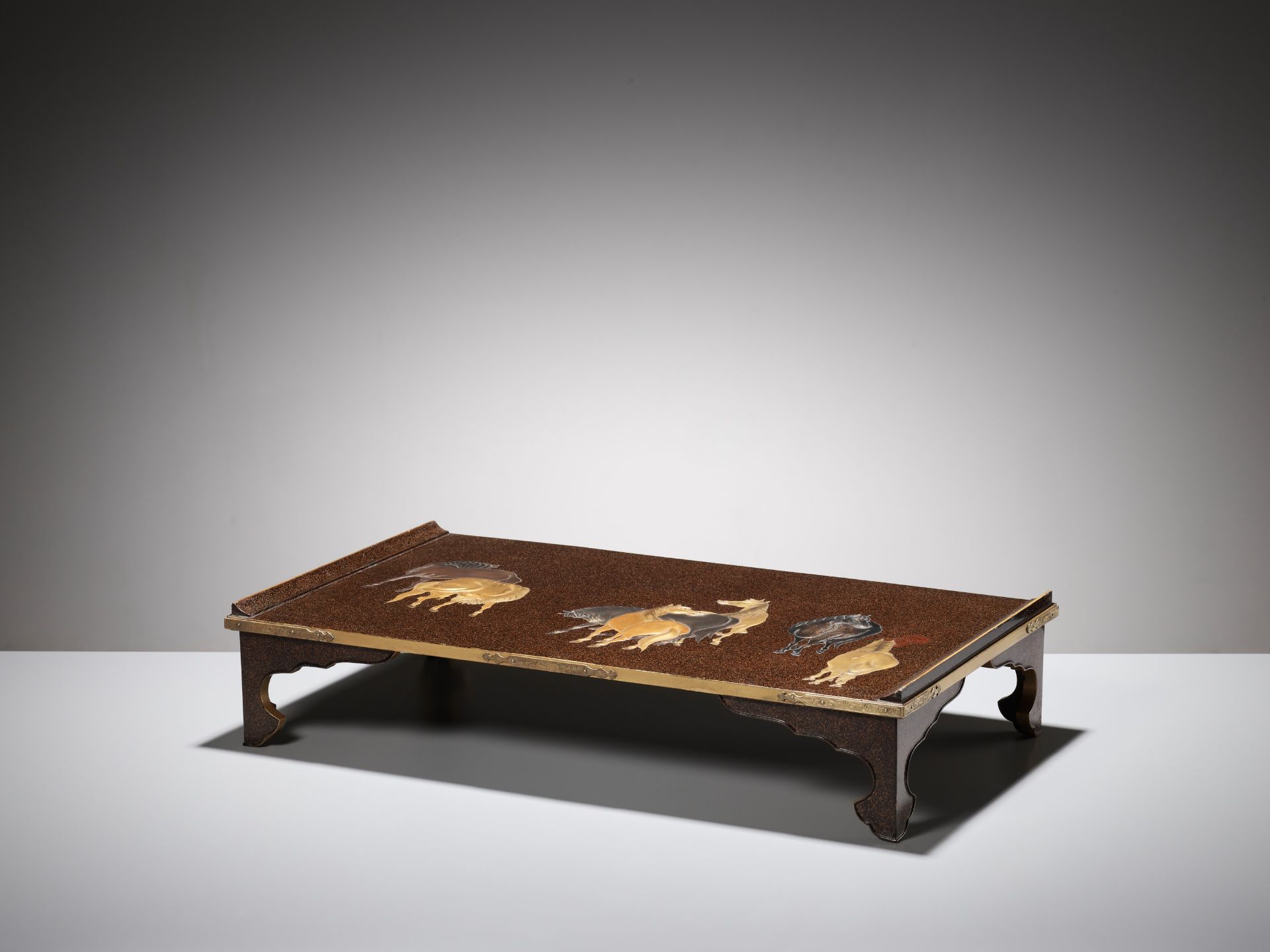 A RARE AND FINE LACQUER BUNDAI (WRITING TABLE) WITH SEVEN HORSES - Image 2 of 8