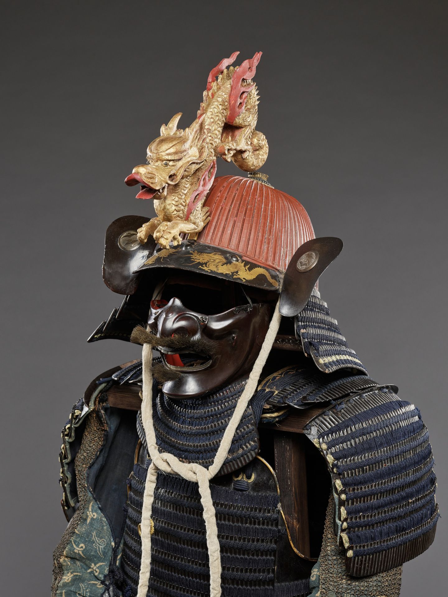 A SUIT OF ARMOR WITH SUJIBACHI KABUTO AND LARGE DRAGON MAEDATE - Image 2 of 8