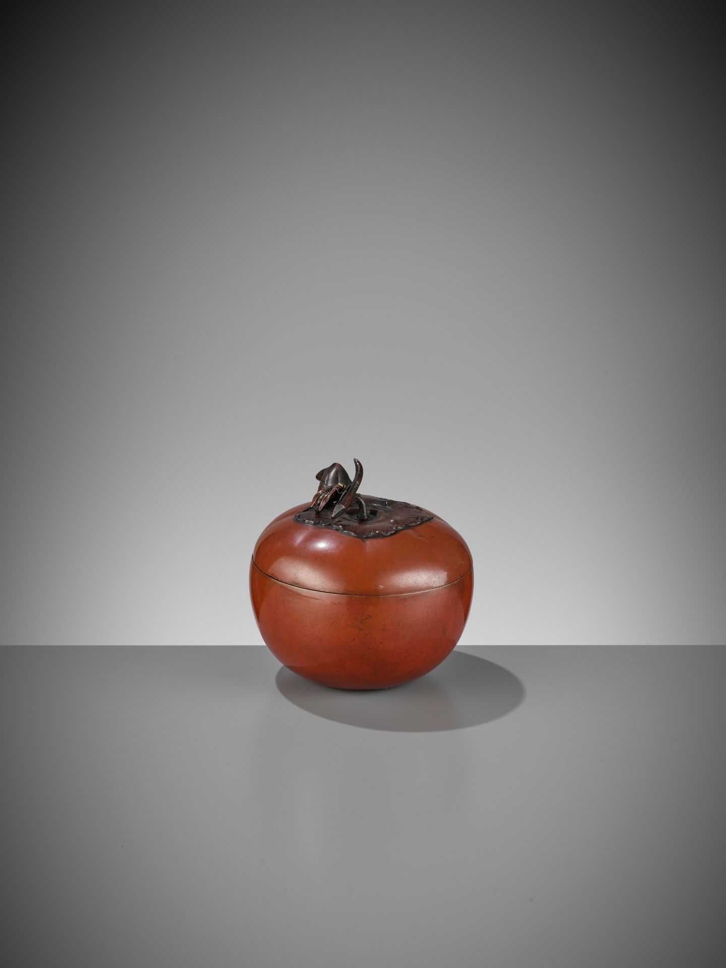 A BRONZE PERSIMMON-FORM INCENSE BOX AND COVER - Image 4 of 9
