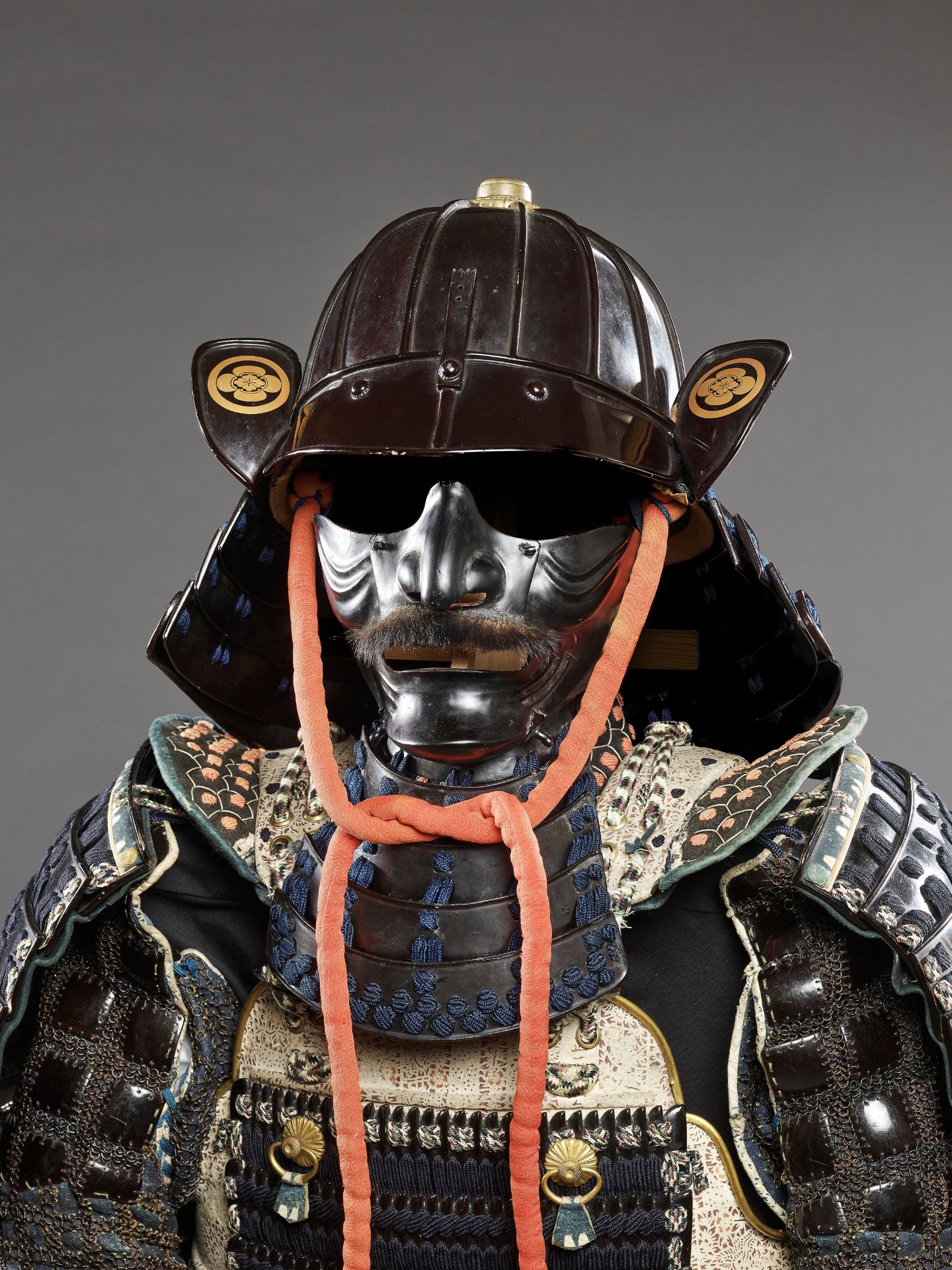 A SUIT OF ARMOR WITH SUJIBACHI KABUTO - Bild 2 aus 8