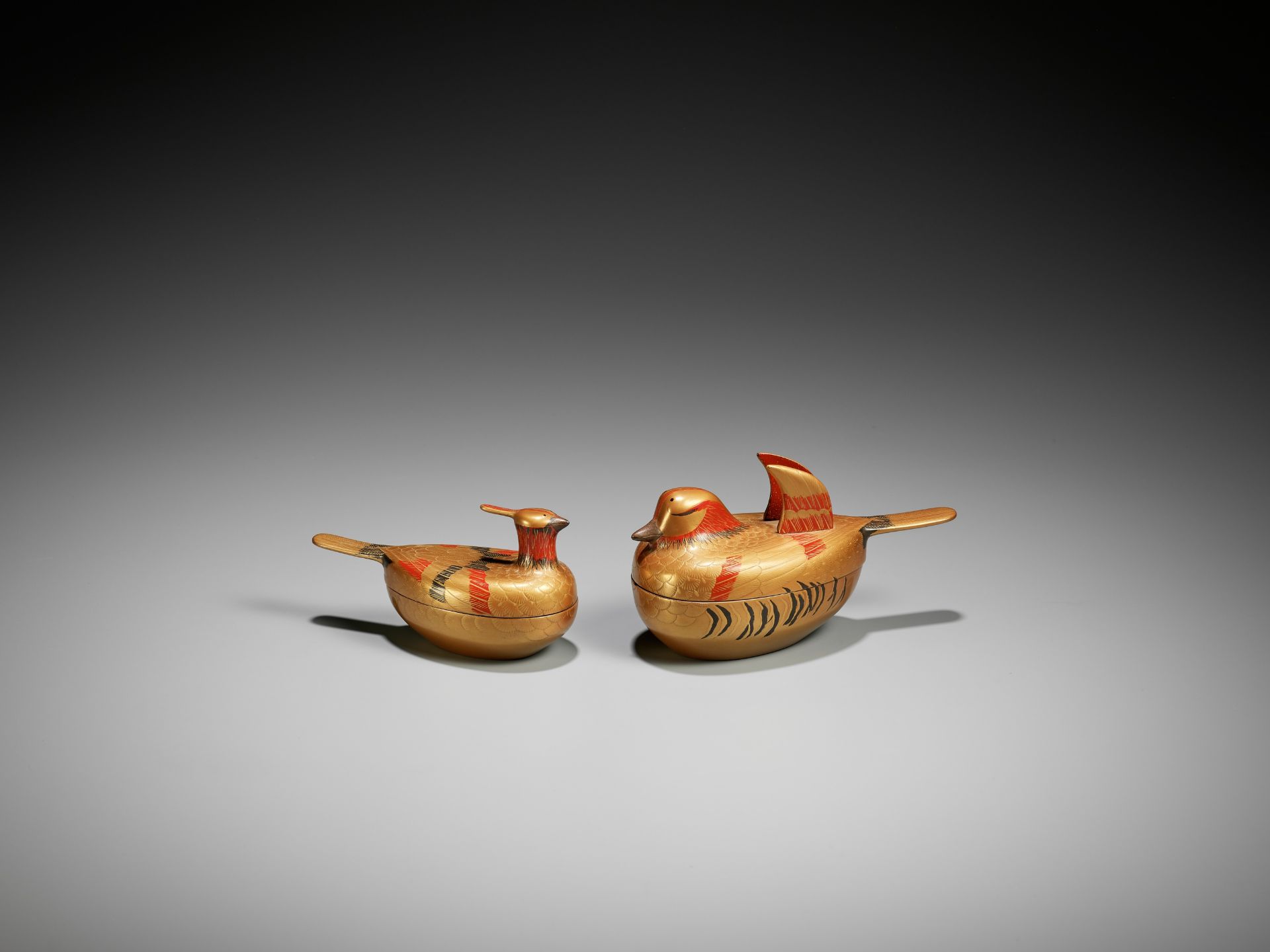 A PAIR OF GOLD LACQUER DUCK-FORM KOGO (INCENSE BOXES) AND COVERS - Image 4 of 9