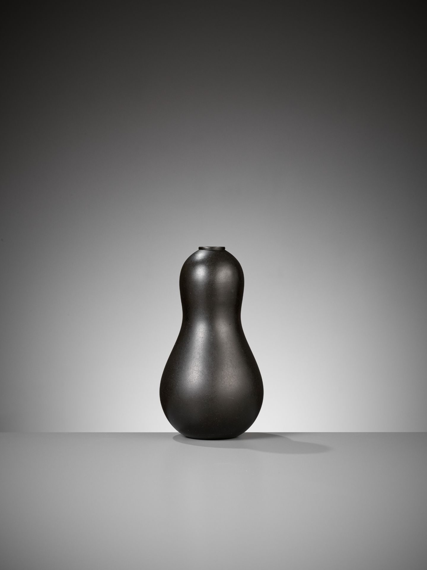 SHINZUI: A BRONZE DOUBLE-GOURD-FORM VASE WITH A FROG - Image 5 of 10