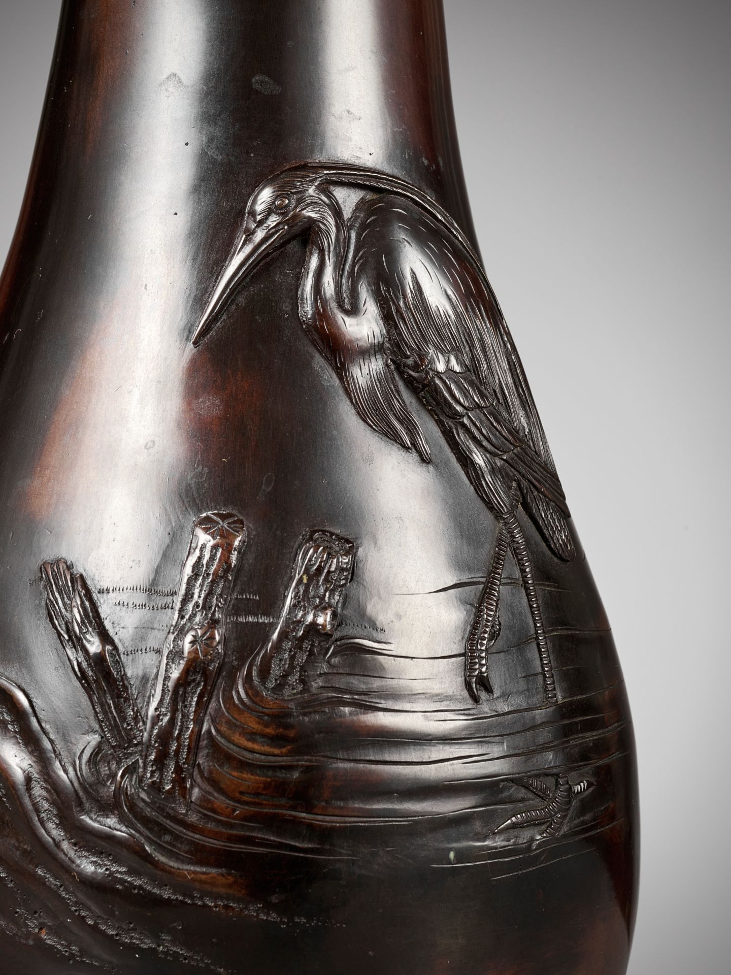 A PAIR OF BRONZE VASES DEPICTING EGRETS - Image 2 of 8