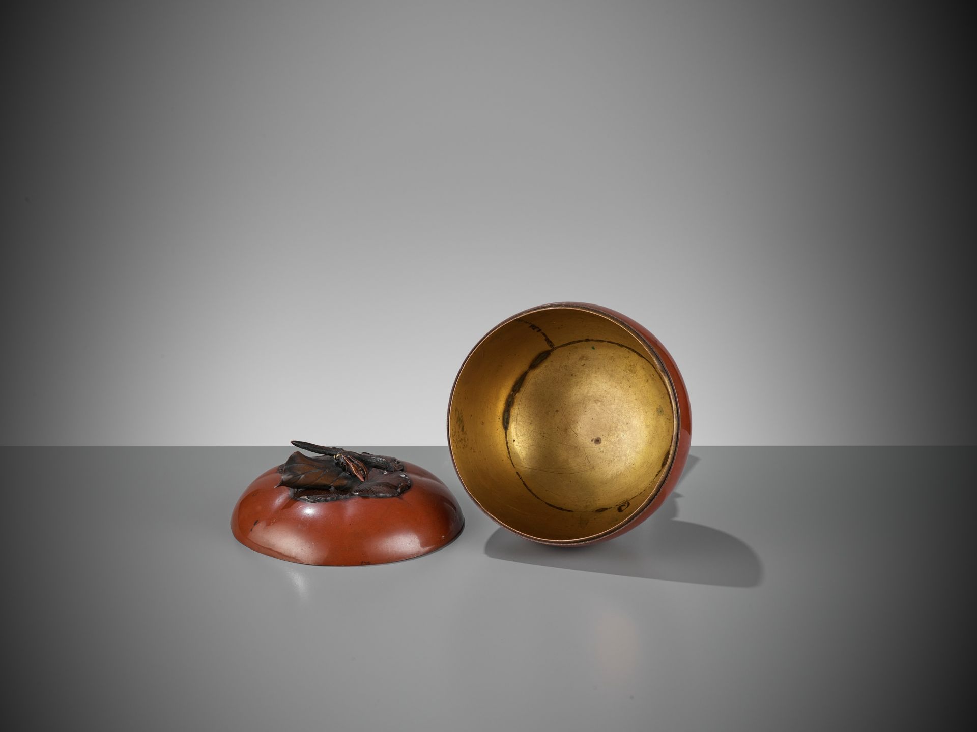 A BRONZE PERSIMMON-FORM INCENSE BOX AND COVER - Image 7 of 9