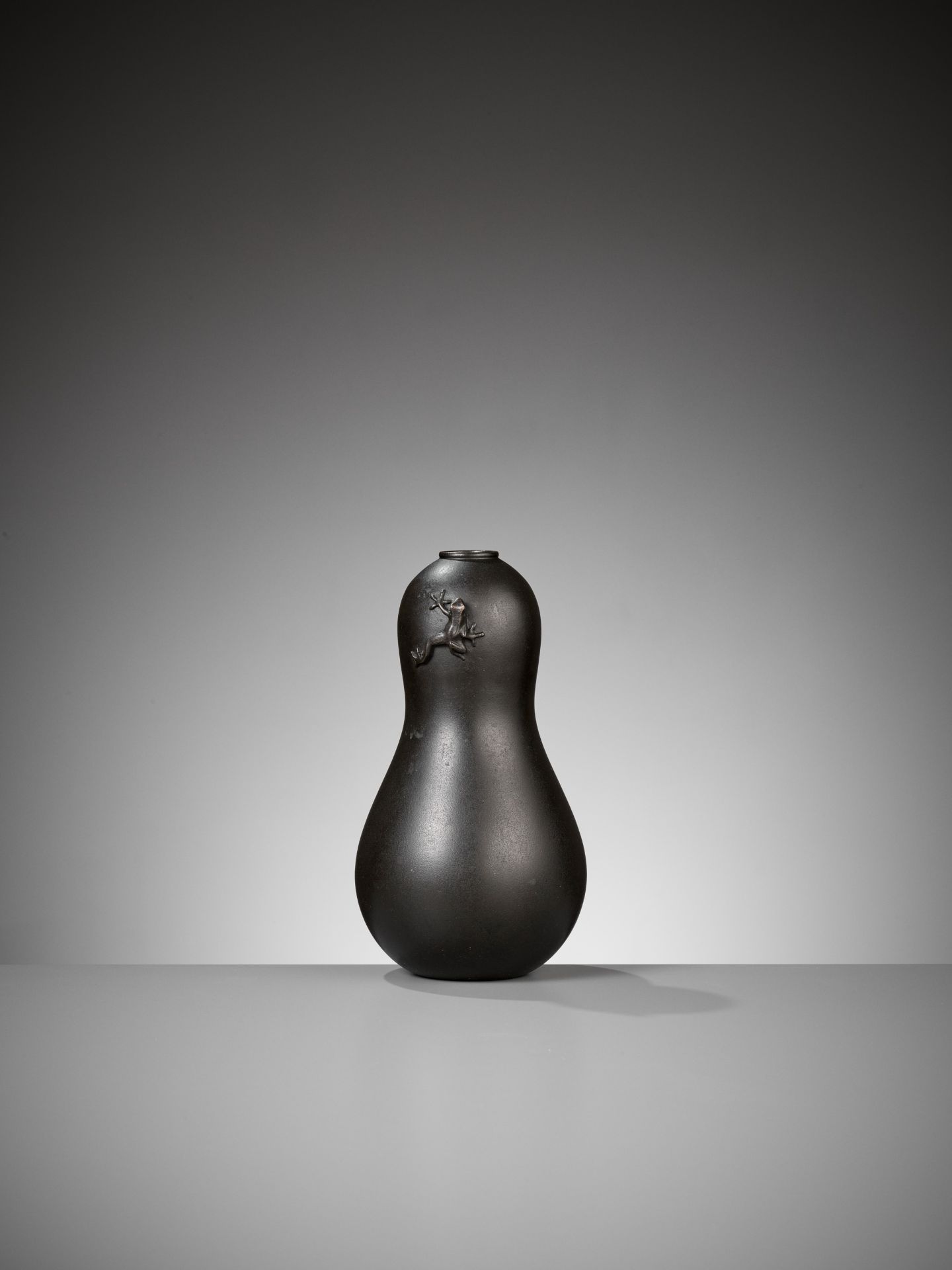 SHINZUI: A BRONZE DOUBLE-GOURD-FORM VASE WITH A FROG - Image 3 of 10