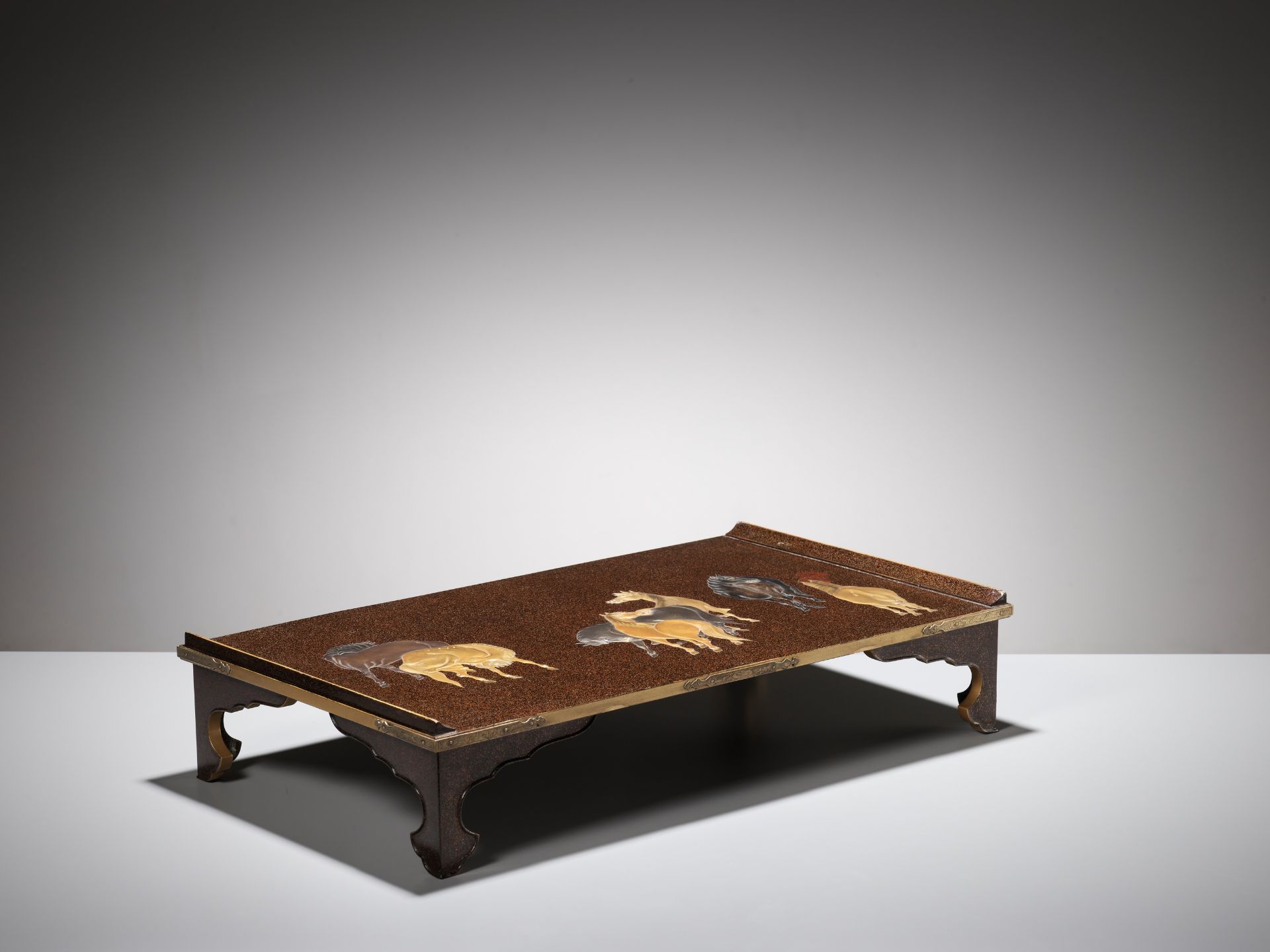 A RARE AND FINE LACQUER BUNDAI (WRITING TABLE) WITH SEVEN HORSES - Image 7 of 8