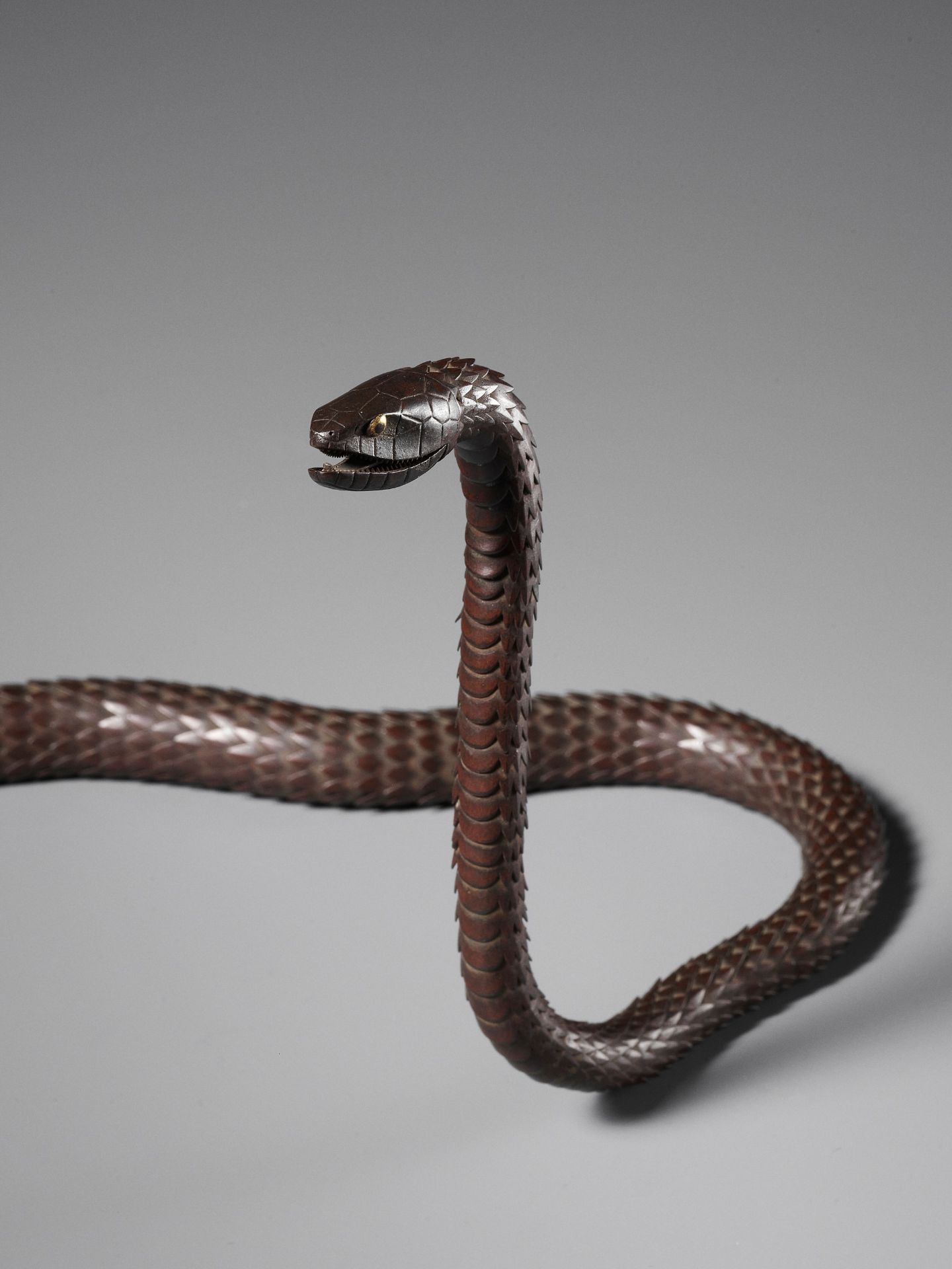 MYOCHIN MUNEKAZU: A SUPERB IRON ARTICULATED MODEL OF A SNAKE - Image 3 of 13