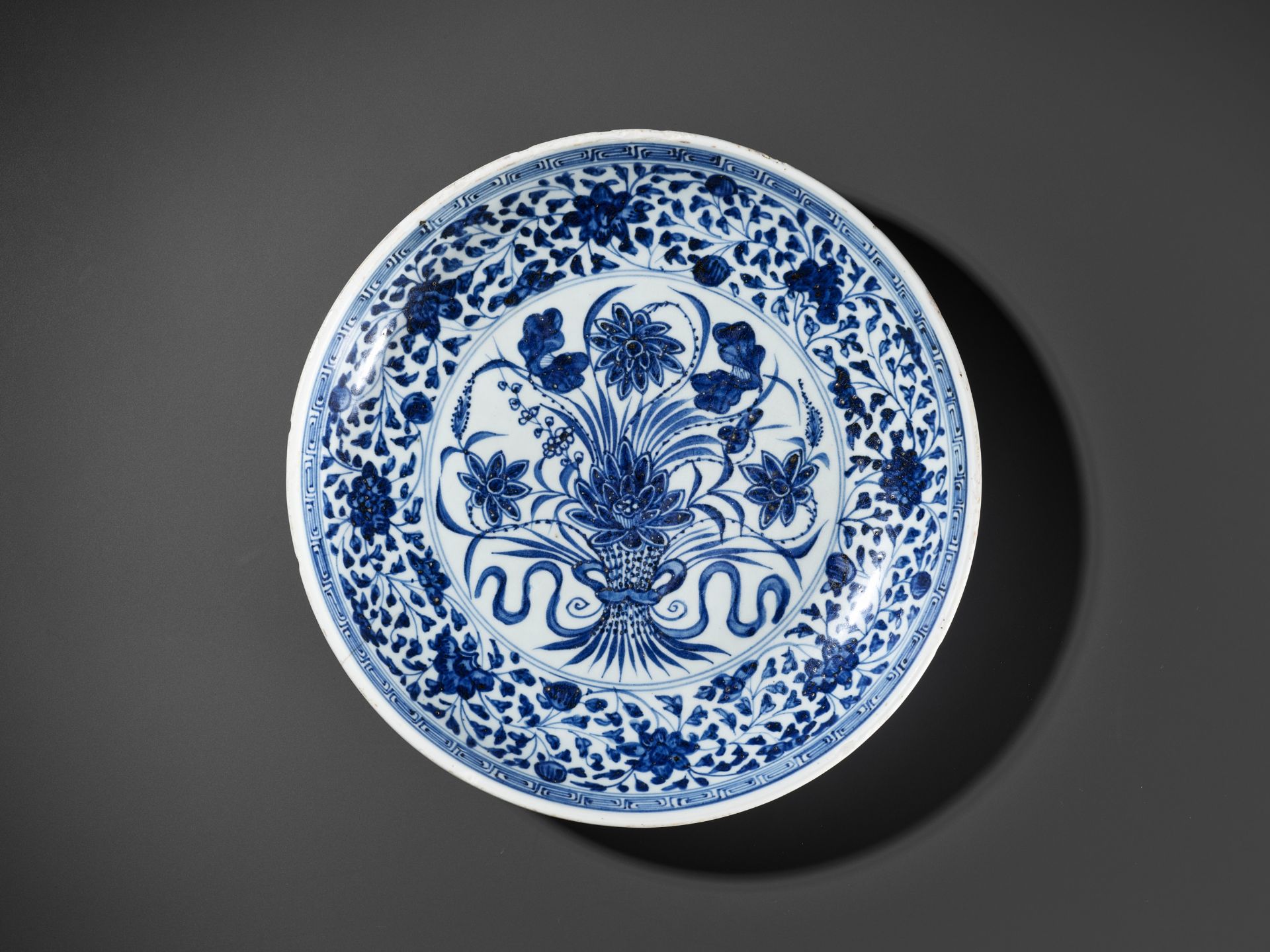 A MING-STYLE BLUE AND WHITE 'LOTUS BOUQUET' DISH, 18TH CENTURY - Image 8 of 8