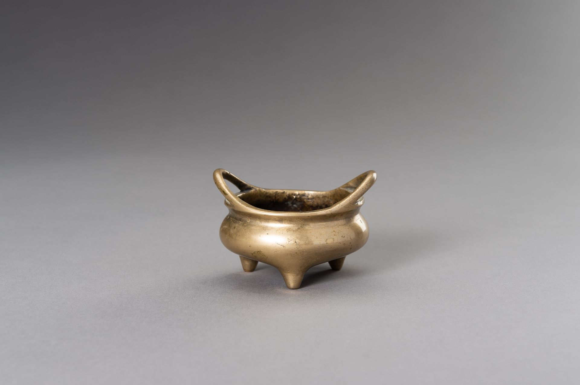 A MINIATURE BRONZE TRIPOD CENSER, QING DYNASTY - Image 2 of 9