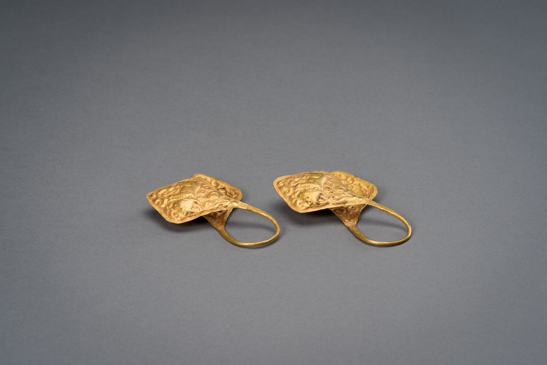 A PAIR OF CHAM GOLD 'MARANGGA' EARRINGS - Image 4 of 7