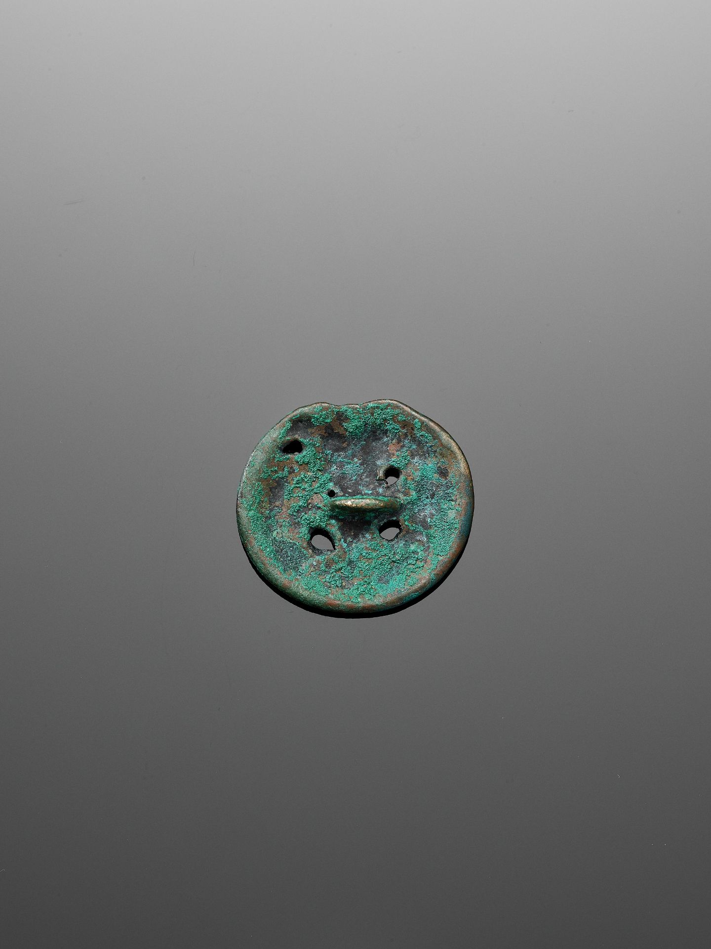 A SMALL ORDOS BRONZE PLAQUE, 7TH-6TH CENTURY BC - Image 7 of 7