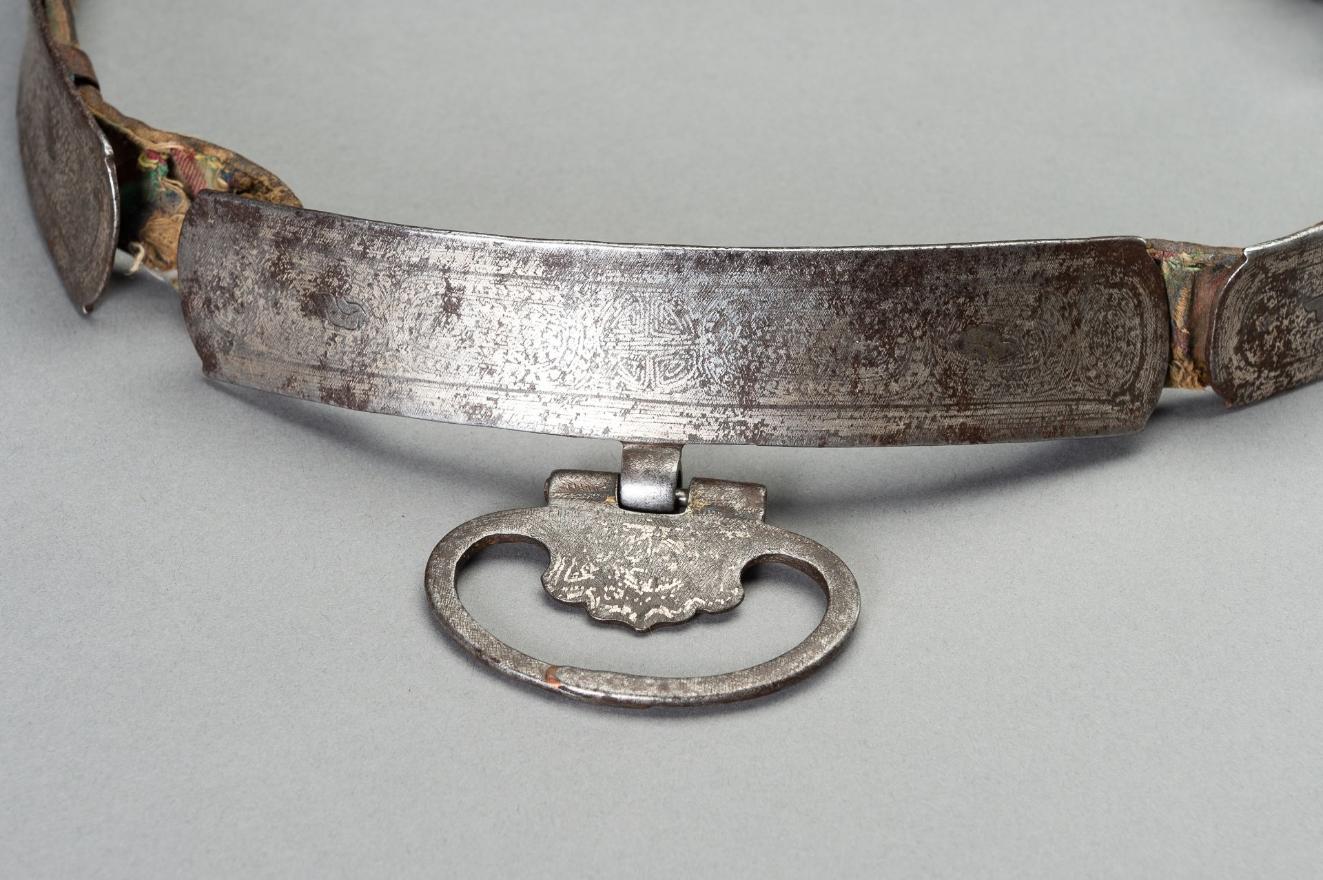 A SILVER DAMASCENED IRON BELT, QING DYNASTY - Image 3 of 11