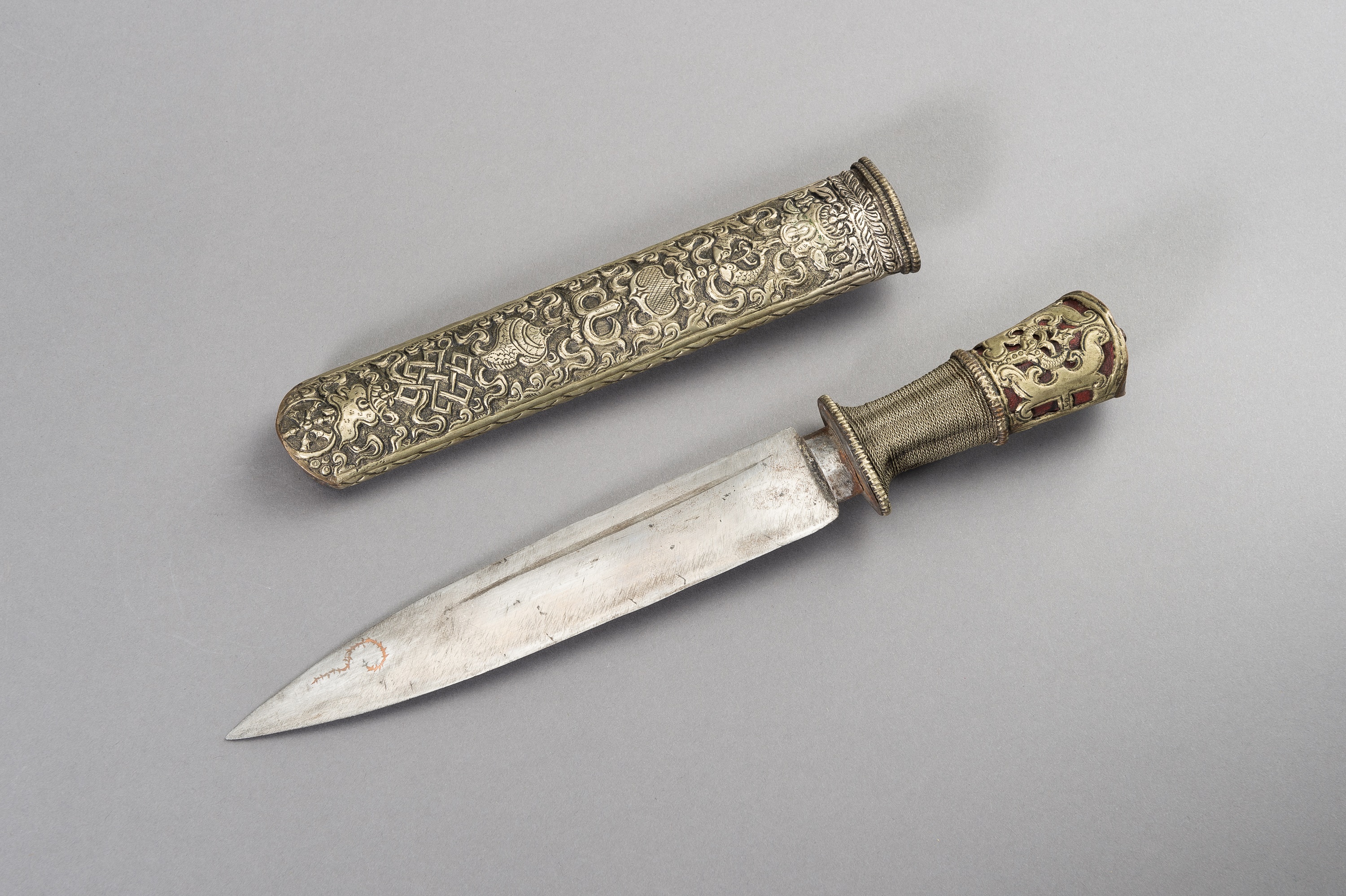 A 'BUDDHIST TREASURES' DAGGER, FIRST HALF OF THE 20TH CENTURY