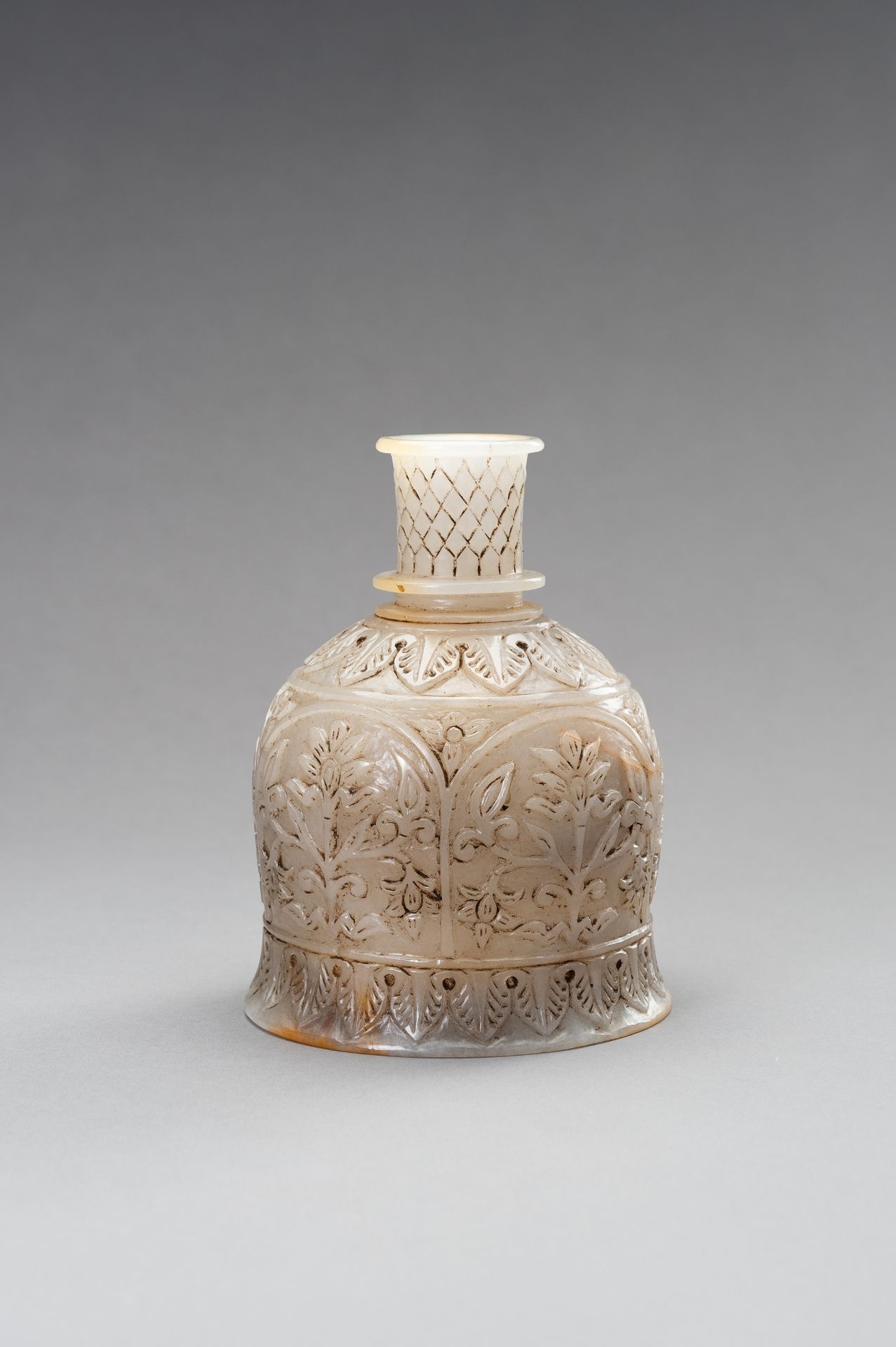 A MUGHAL-STYLE AGATE HOOKAH BASE - Image 6 of 15