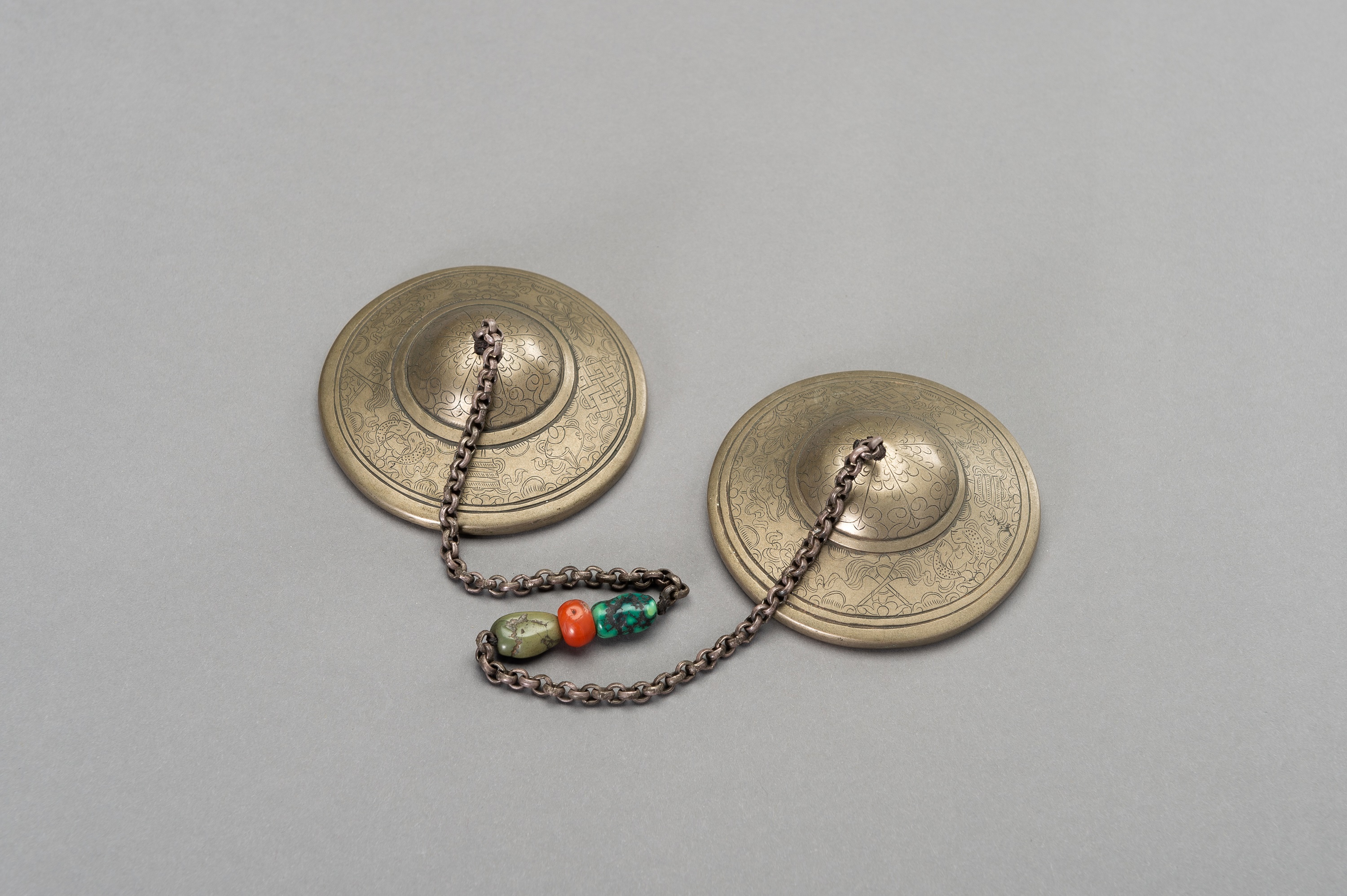 A PAIR OF TIBETAN RITUAL CYMBALS, 1900s - Image 5 of 7