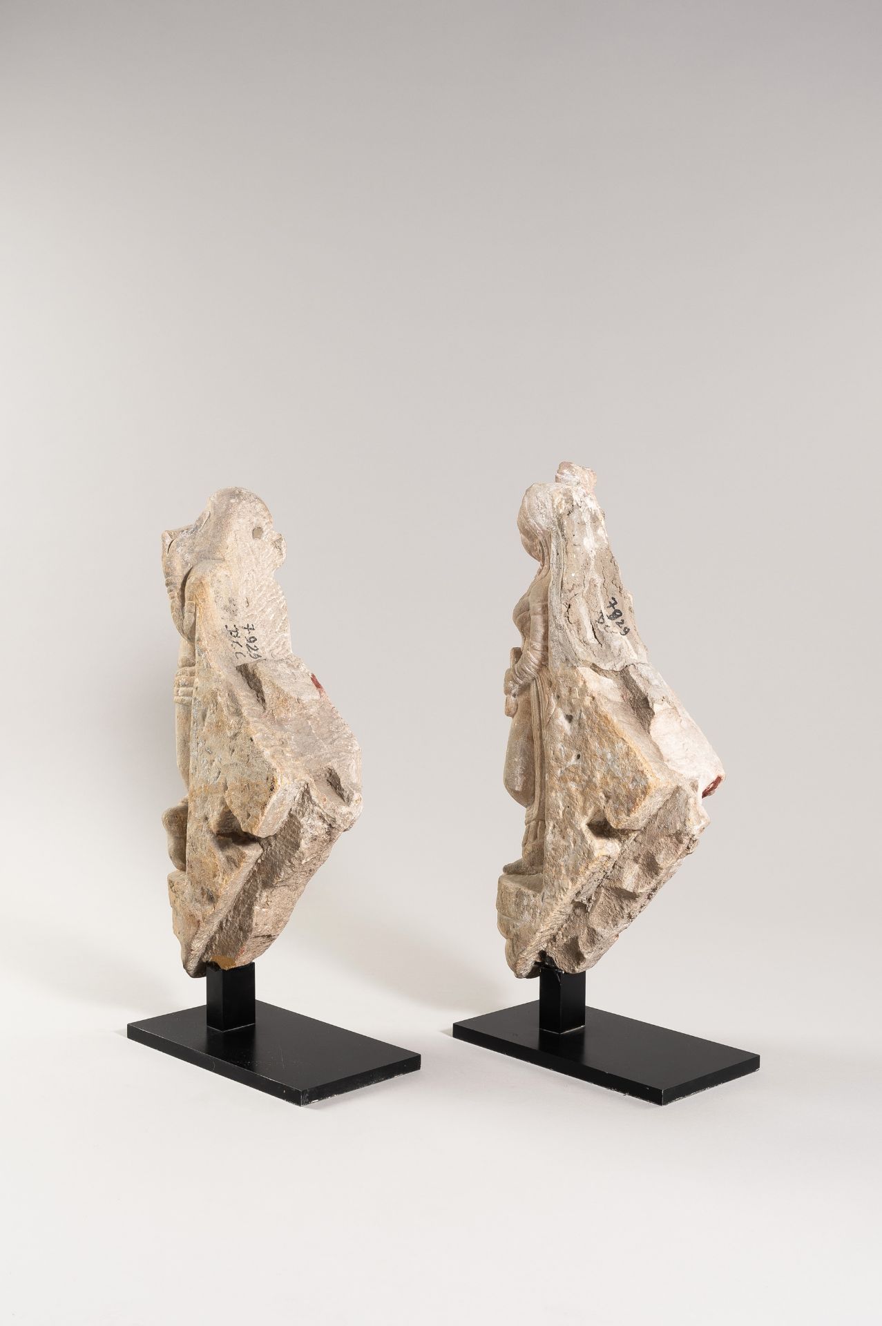 A PAIR OF ALASAKANYA SCULPTURES, 17th CENTURY - Image 11 of 17