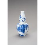 A BLUE AND WHITE DOUBLE GOURD VASE, LATE QING TO REPUBLIC