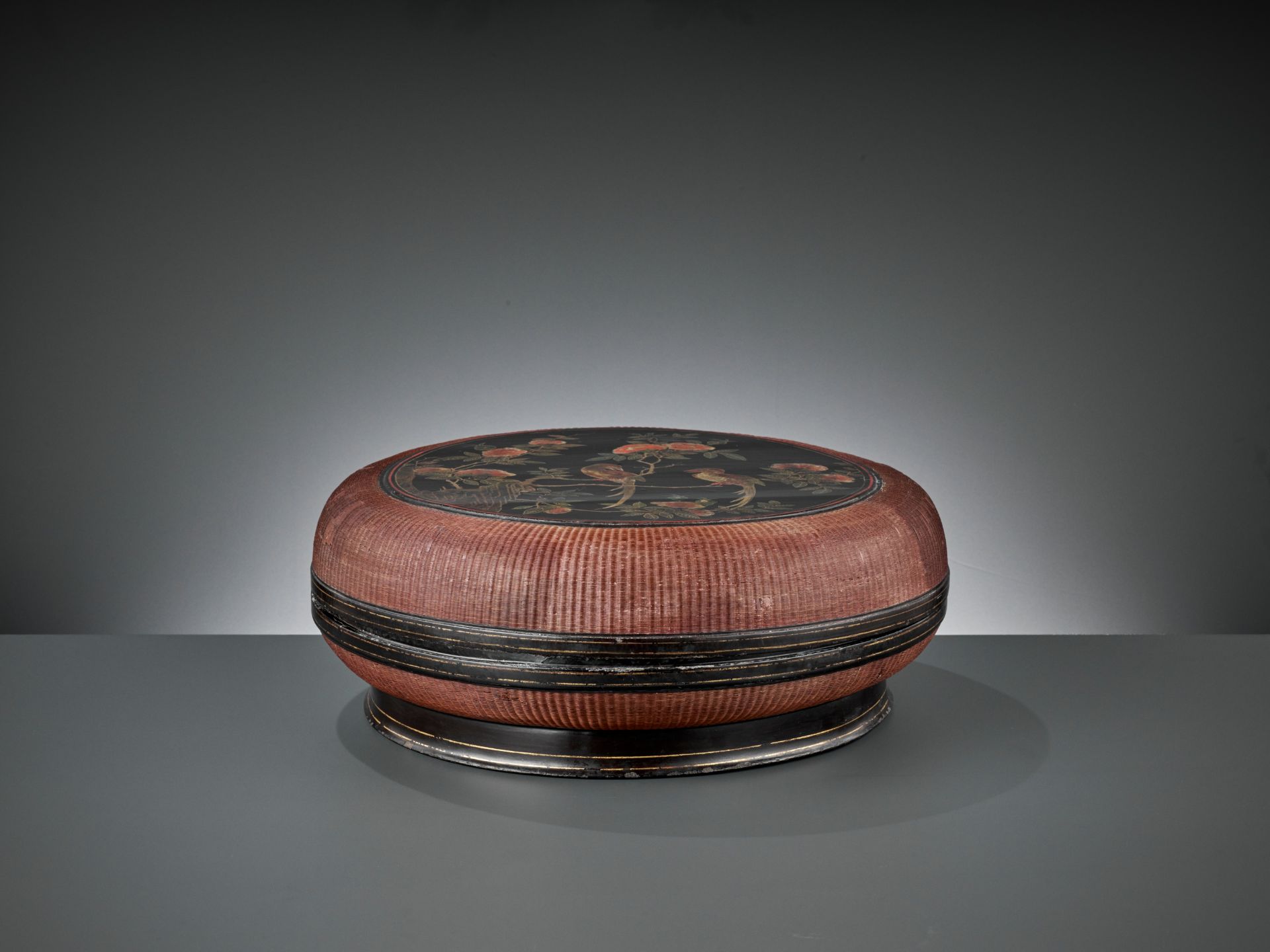 A PAINTED LACQUER 'BASKETWEAVE' BOX AND COVER, DATED 1647 - Bild 6 aus 12