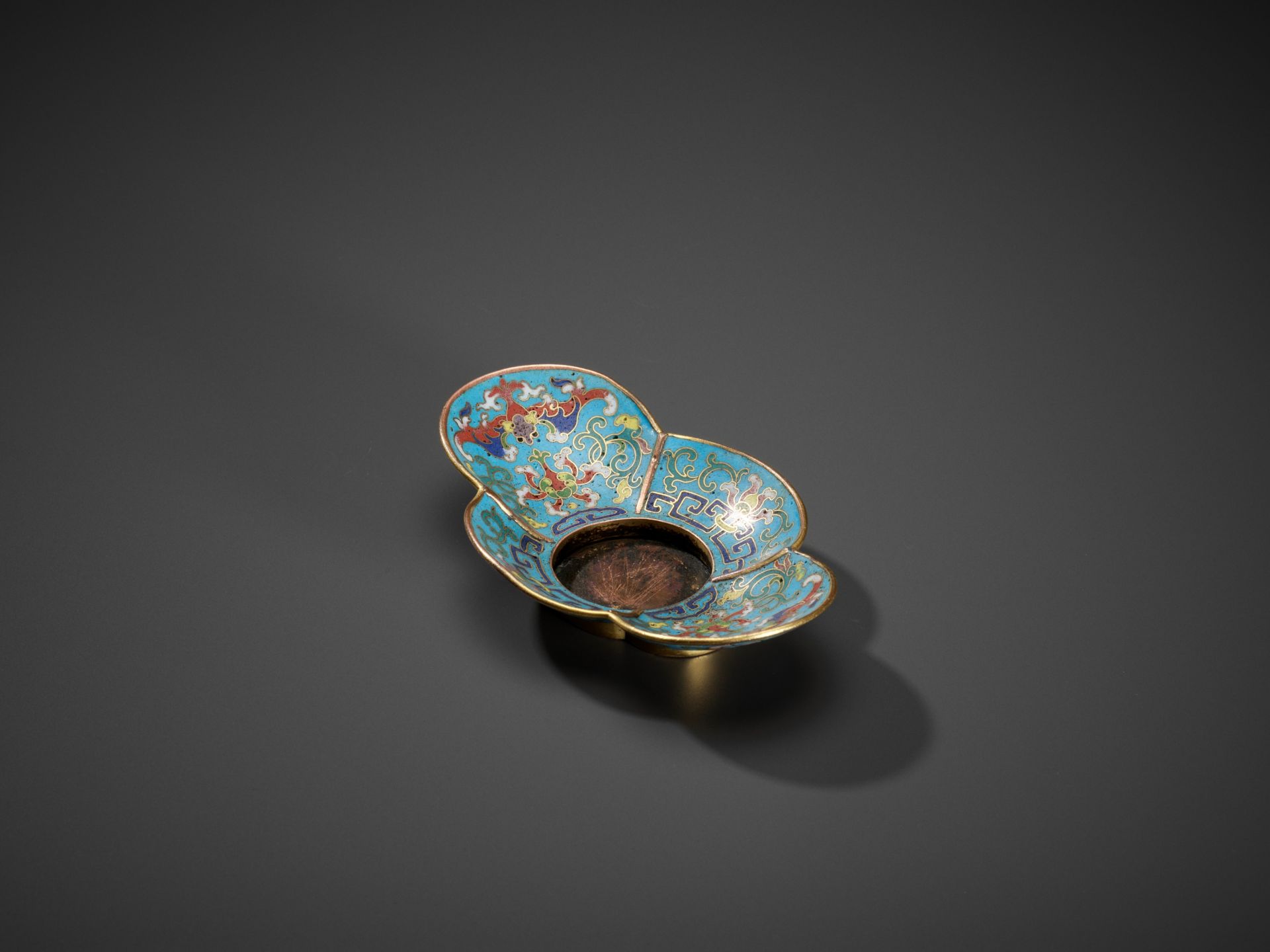A GILT-COPPER CLOISONNE QUADRILOBED CUP STAND, 18TH CENTURY - Image 6 of 9