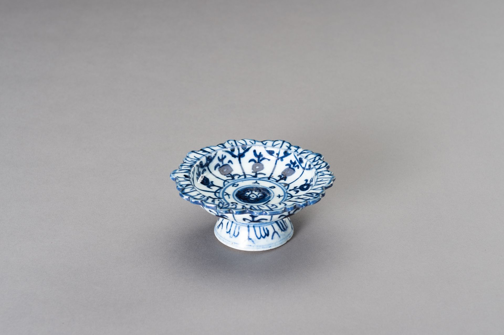 A BLUE AND WHITE TAZZA, QING - Image 5 of 10