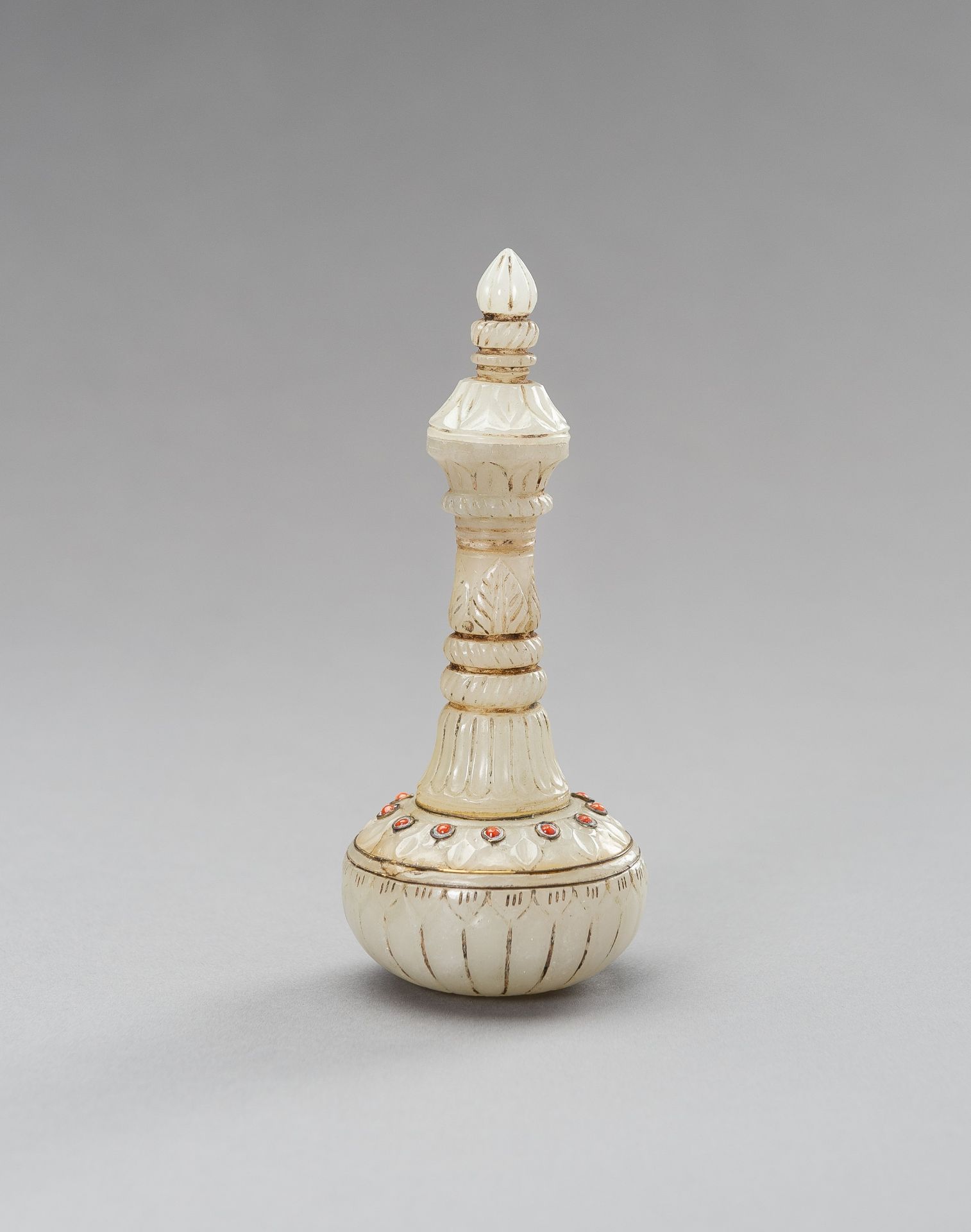 A MUGHAL-STYLE CORAL SET AGATE MINIATURE FLASK