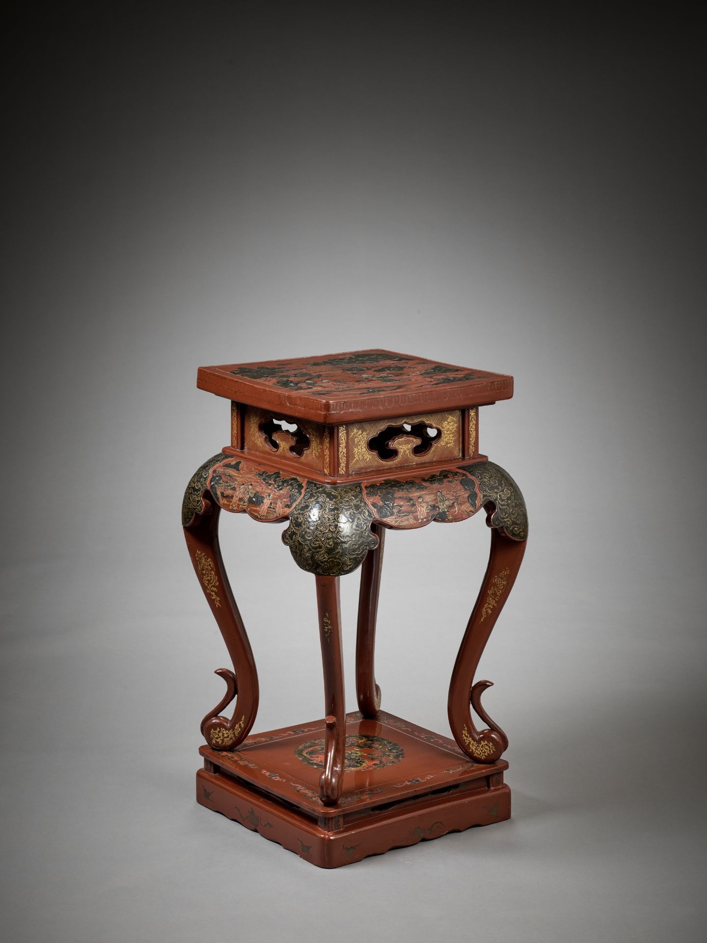 A GILT-DECORATED AND POLYCHROME LACQUERED INCENSE STAND, XIANGJI, MID-QING - Bild 9 aus 10