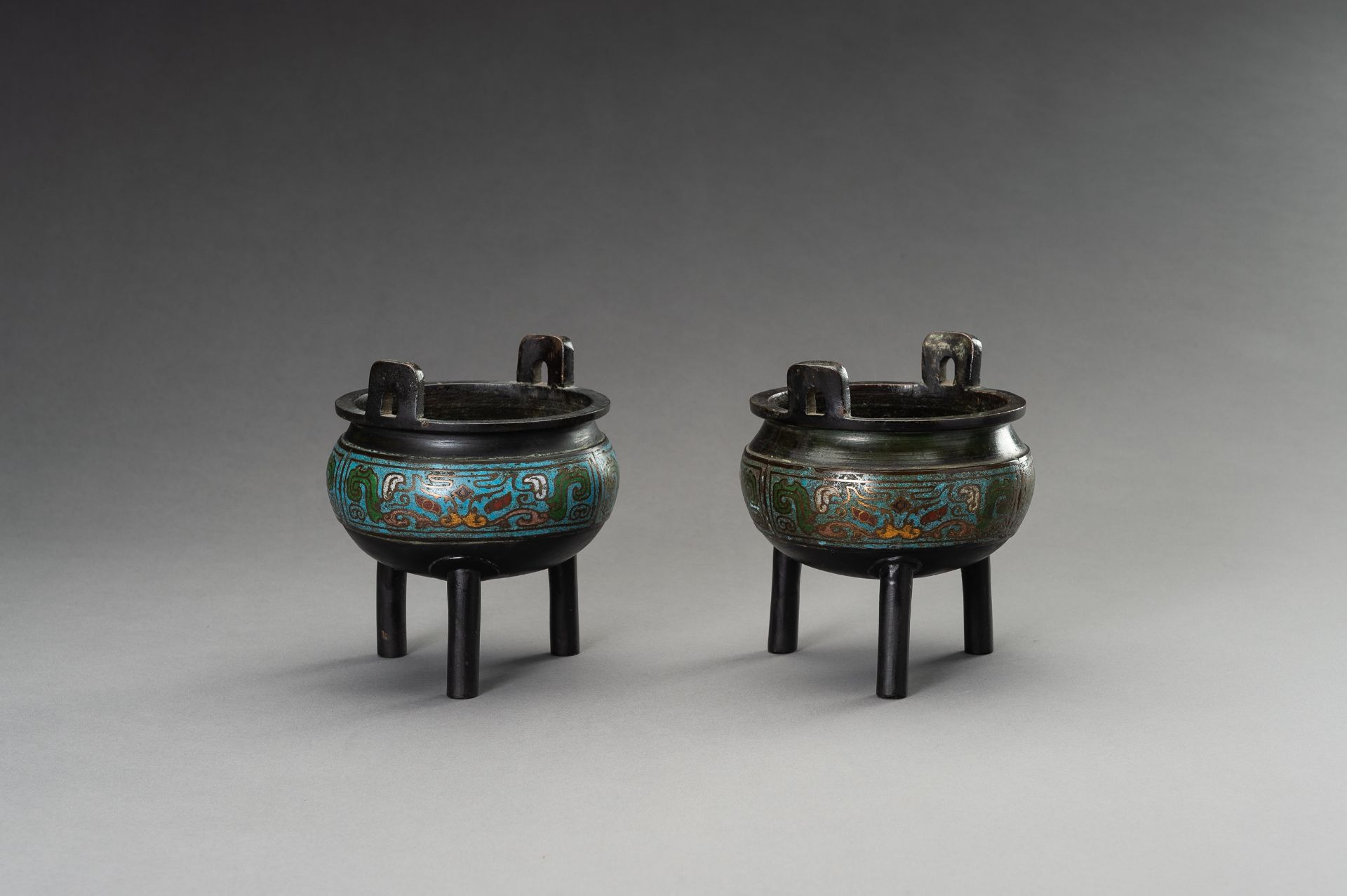 A PAIR OF CHAMPLEVE ENAMEL BRONZE TRIPOD CENSERS, QING DYNASTY - Image 3 of 9