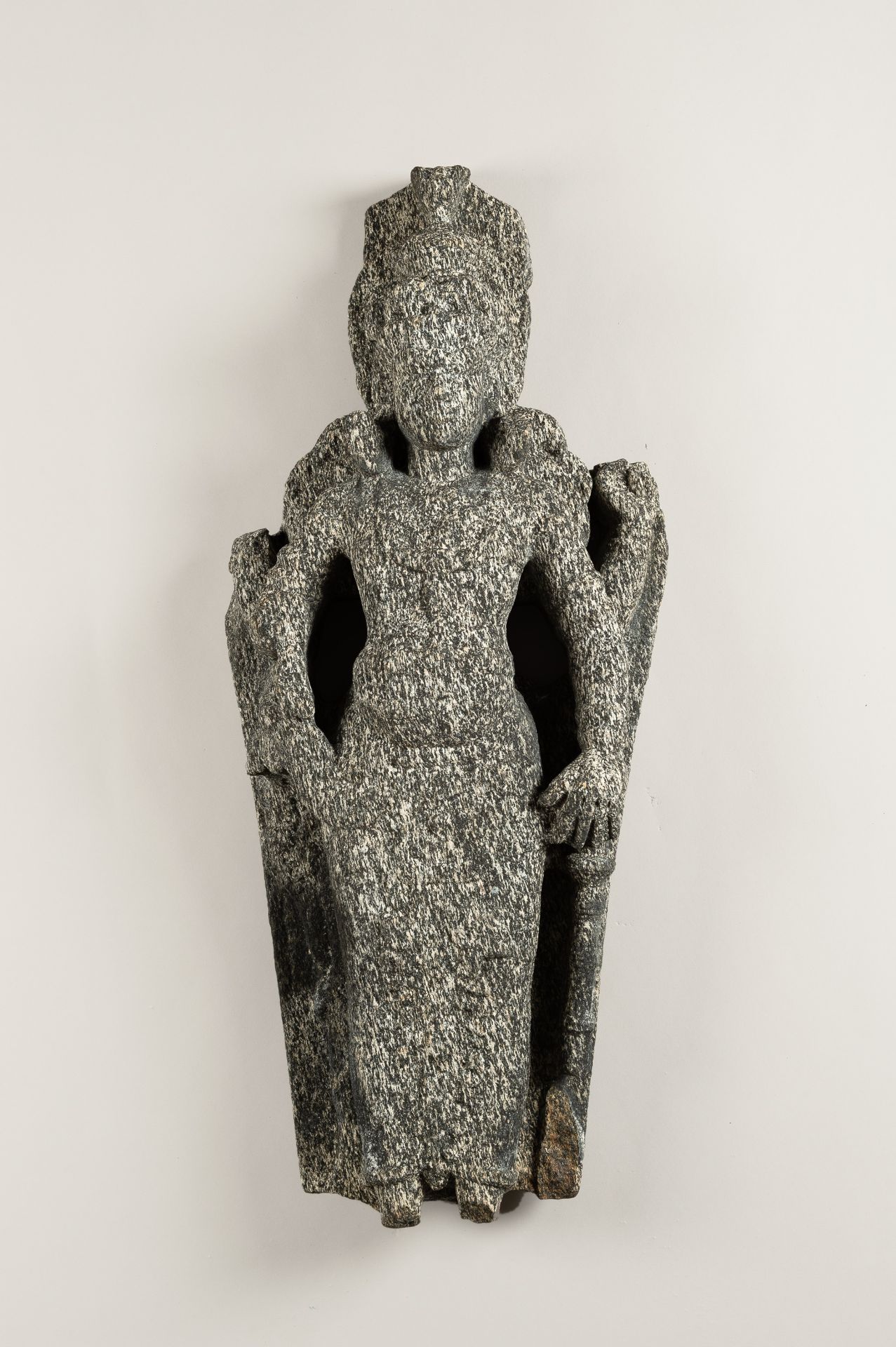 AN INDIAN GRANITE STONE STATUE OF A DEITY