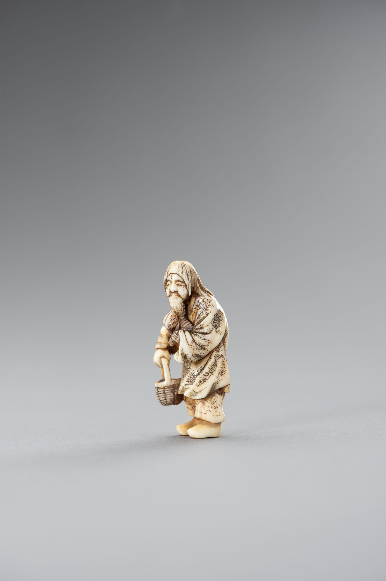 A SMALL IVORY NETSUKE OF TOBOSAKU SENNIN - Image 2 of 8