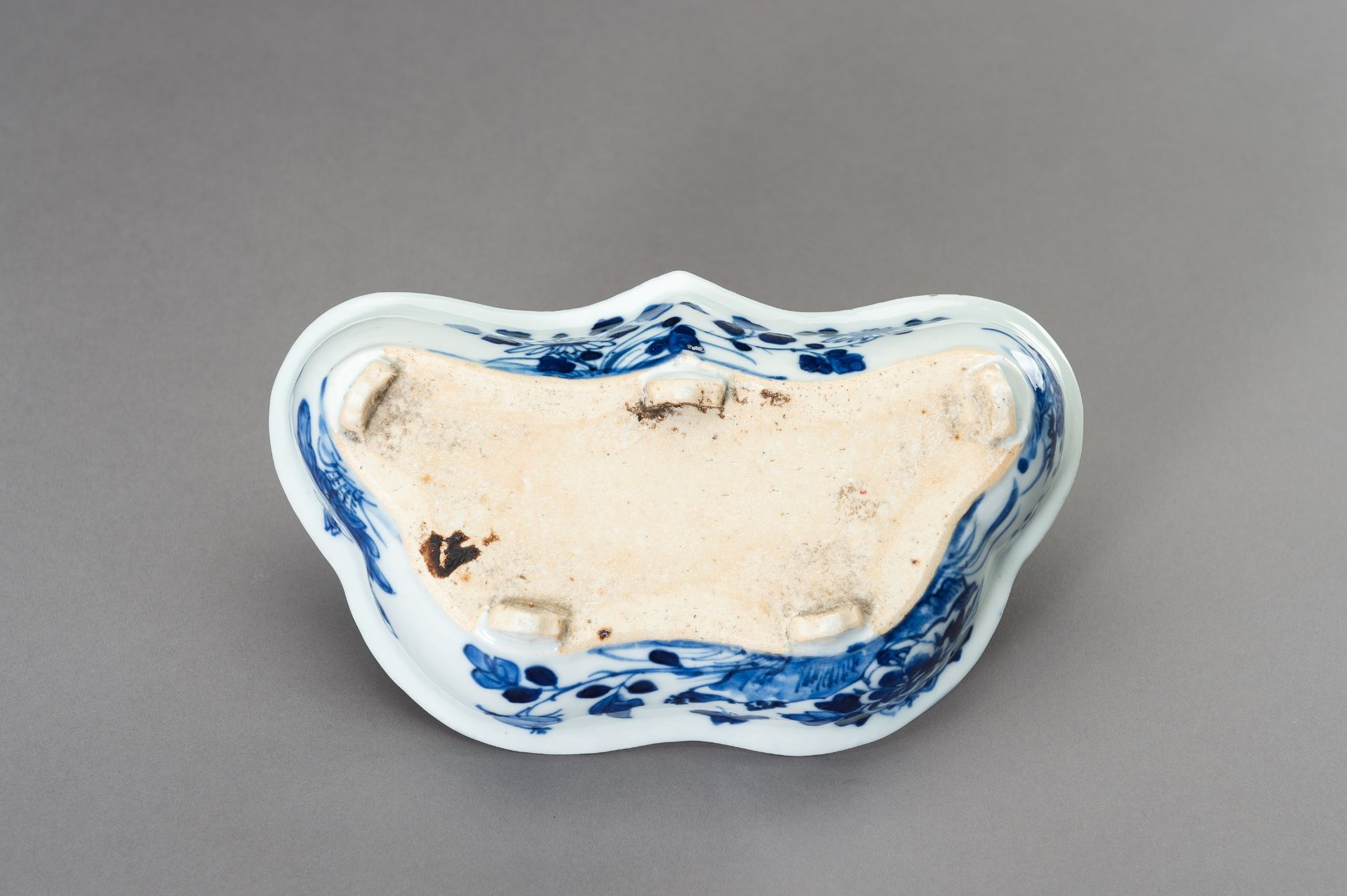 A SET OF TWO BLUE AND WHITE LOBED DISHES, REPUBLIC PERIOD - Image 8 of 8