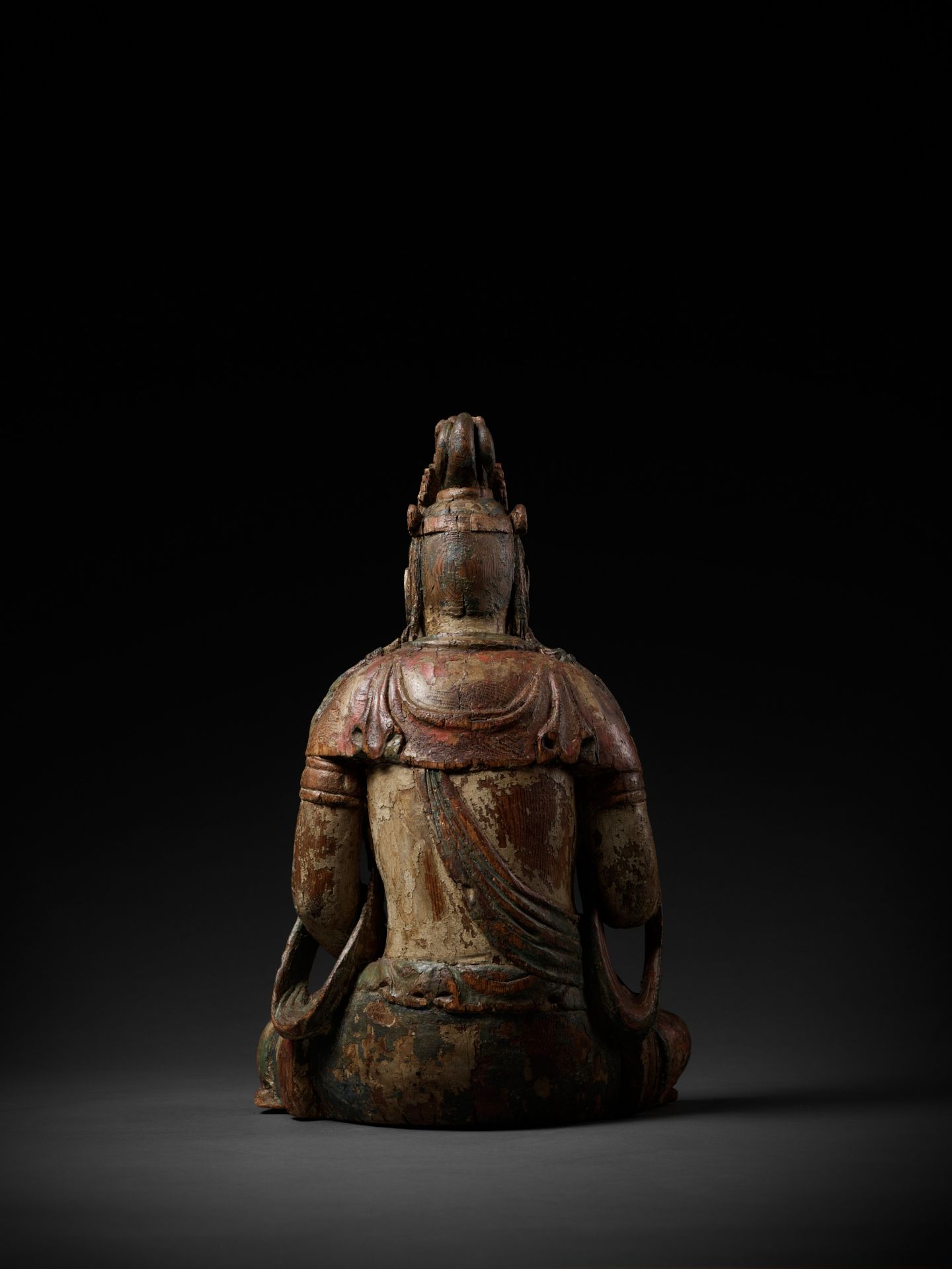 A POLYCHROME-PAINTED WOOD FIGURE OF GUANYIN, MING DYNASTY - Image 7 of 11