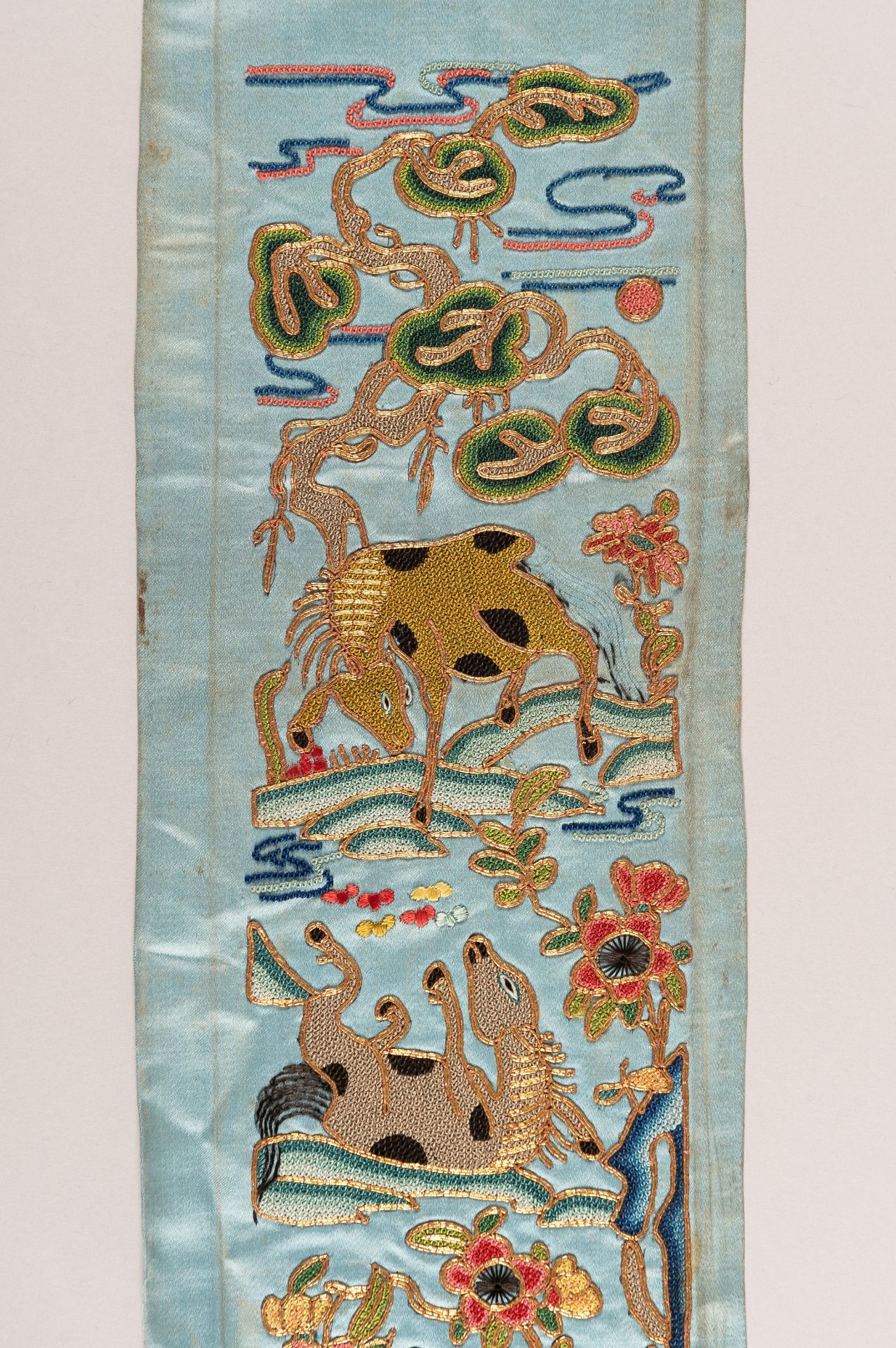 A PAIR OF 'EIGHT HORSES OF MUWANG' SILK SLEEVE BANDS, LATE QING DYNASTY - Image 4 of 8