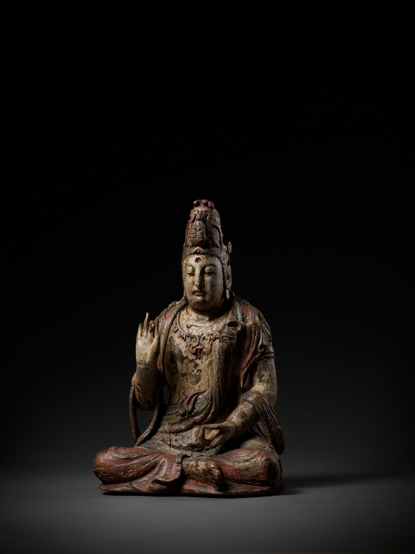 A POLYCHROME-PAINTED WOOD FIGURE OF GUANYIN, MING DYNASTY - Image 10 of 11