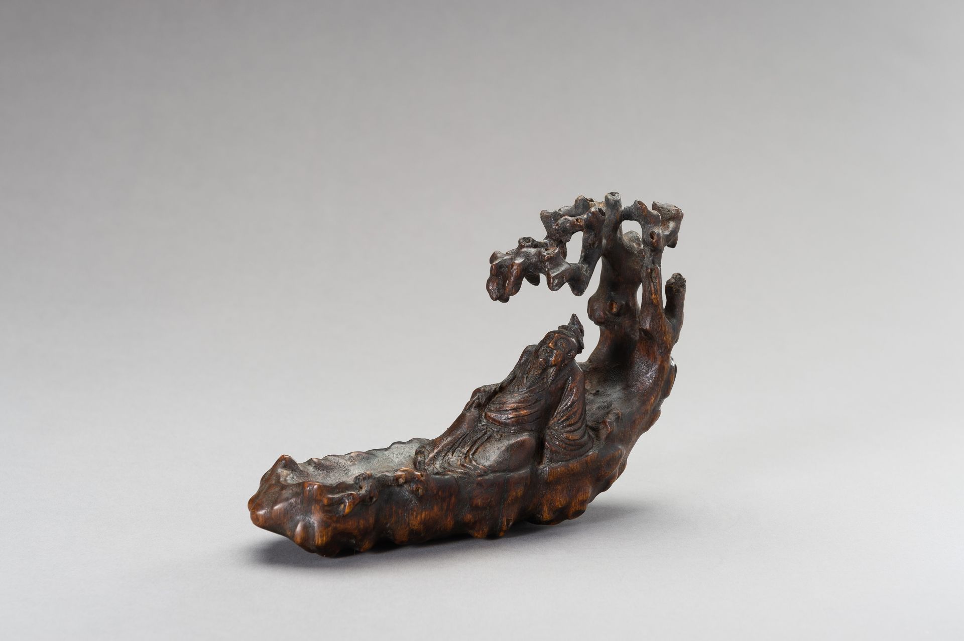 A CHENGXIANGMU ALOESWOOD CARVING OF A SAGE ON A RAFT, QING DYNASTY