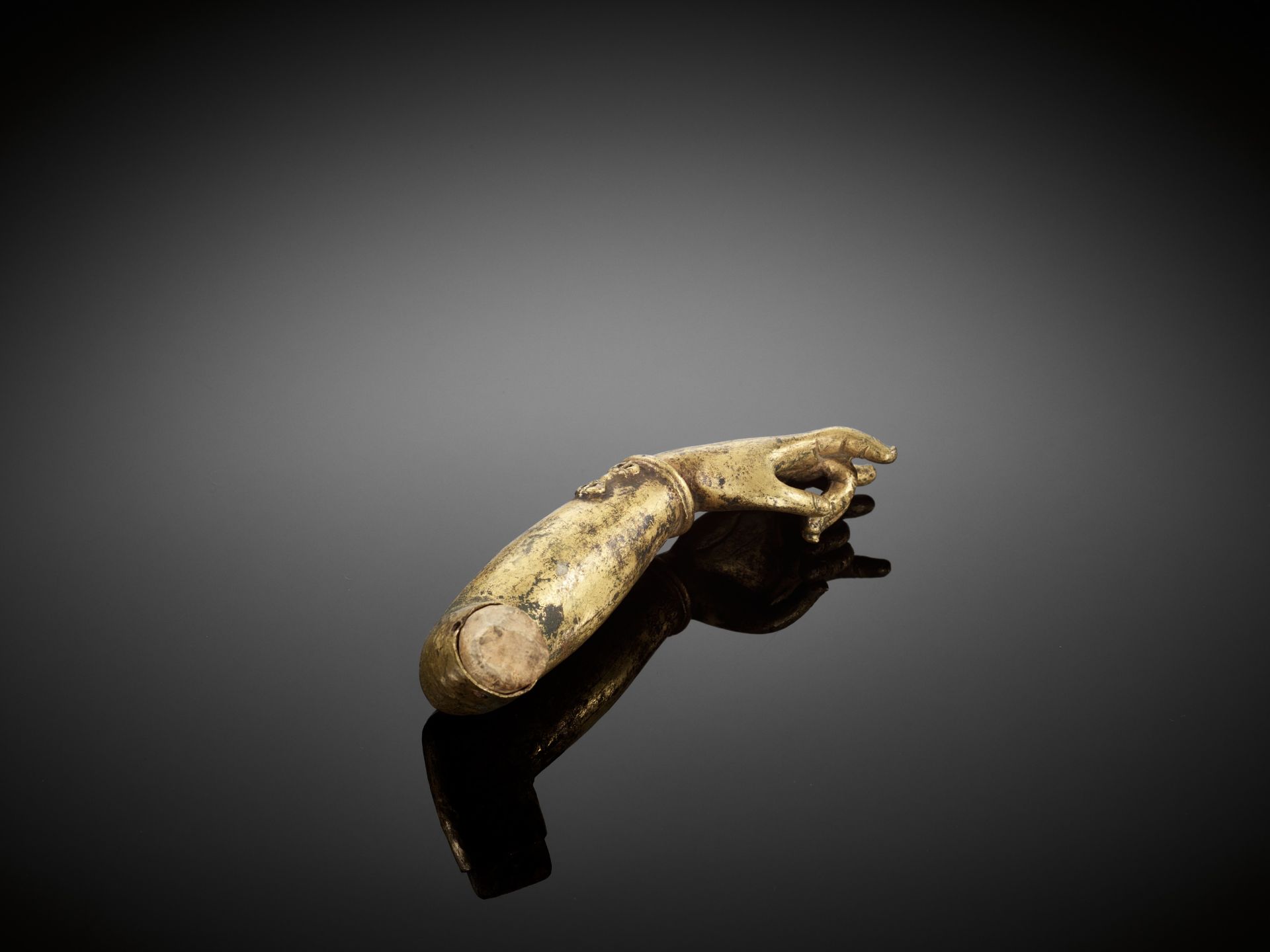 A GILT BRONZE 'KARANA MUDRA' FRAGMENTARY ARM, MING DYNASTY - Image 7 of 9