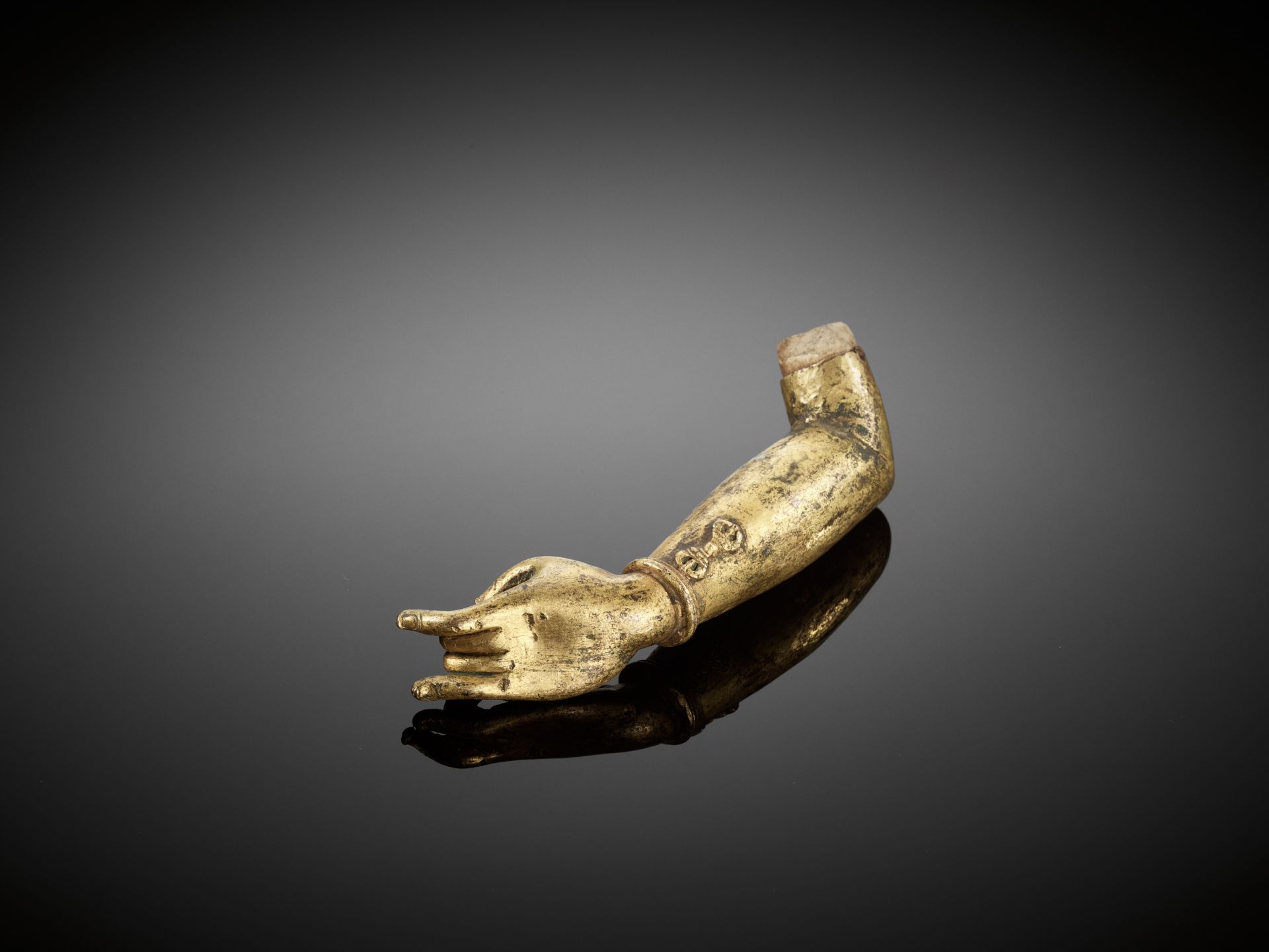 A GILT BRONZE 'KARANA MUDRA' FRAGMENTARY ARM, MING DYNASTY - Image 2 of 9