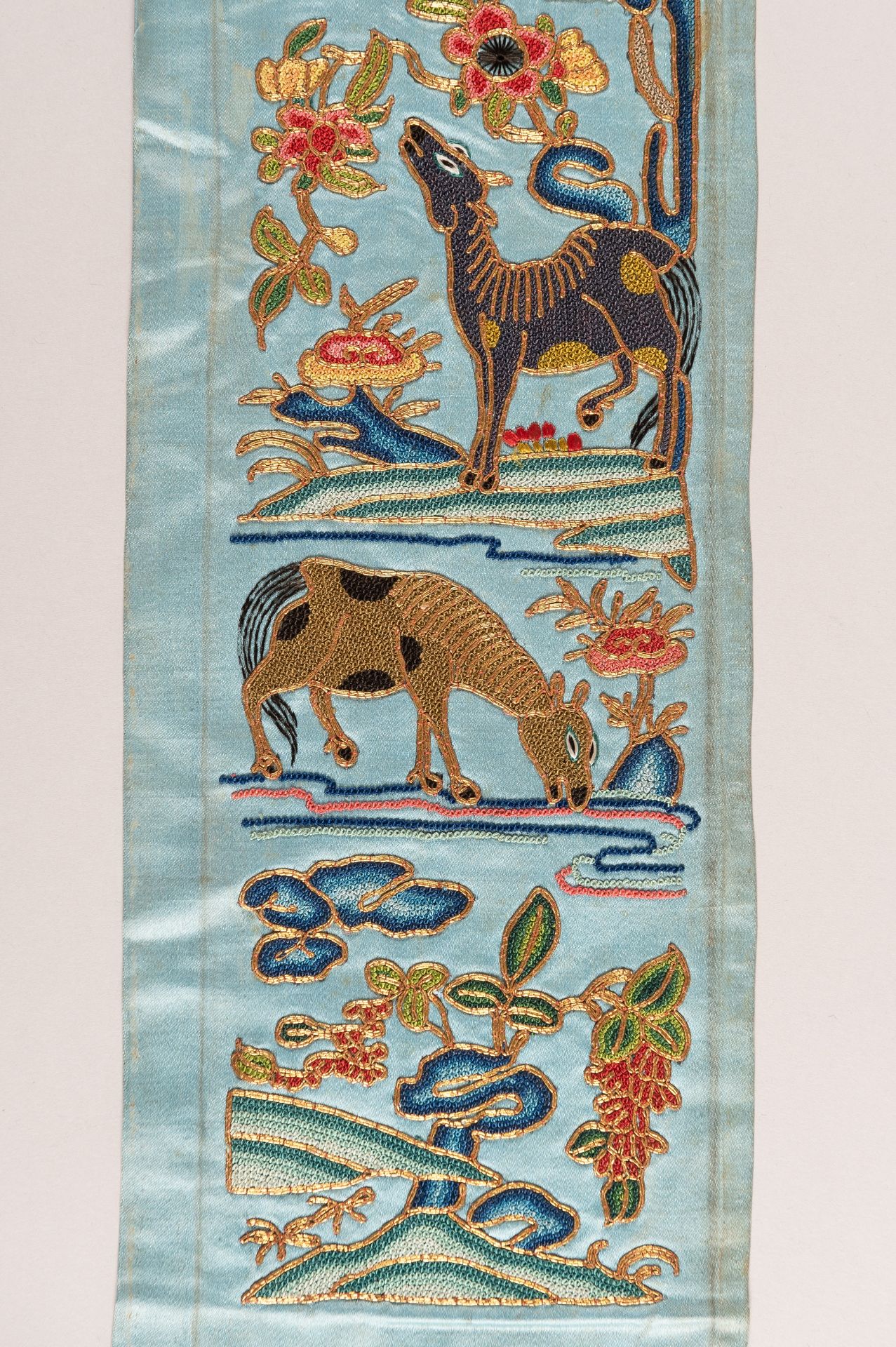 A PAIR OF 'EIGHT HORSES OF MUWANG' SILK SLEEVE BANDS, LATE QING DYNASTY - Image 5 of 8