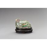 A BISCUIT FAMILLE VERTE QUAIL BOX, LATE QING TO REPUBLIC