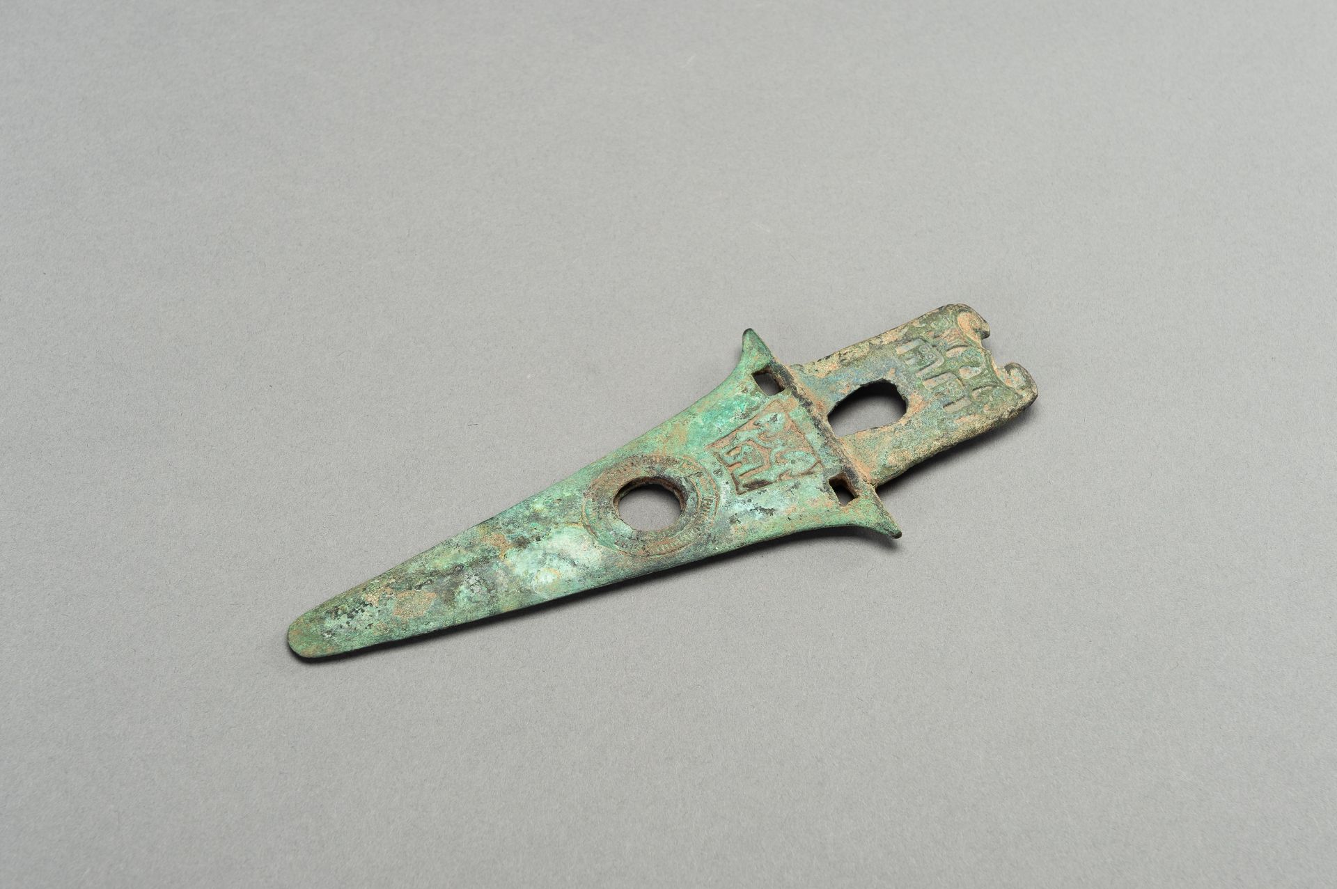 AN BRONZE DAGGER BLADE, SHANG - Image 2 of 10