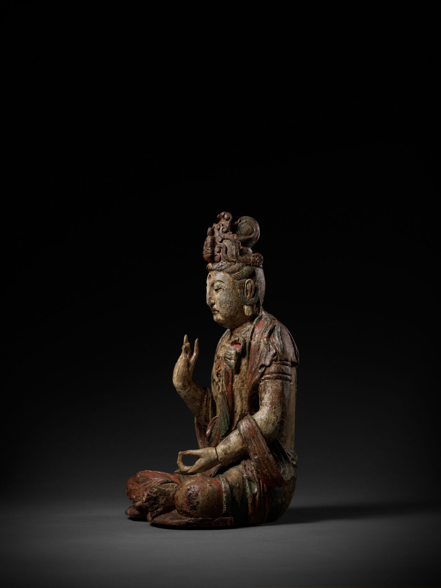 A POLYCHROME-PAINTED WOOD FIGURE OF GUANYIN, MING DYNASTY - Image 6 of 11