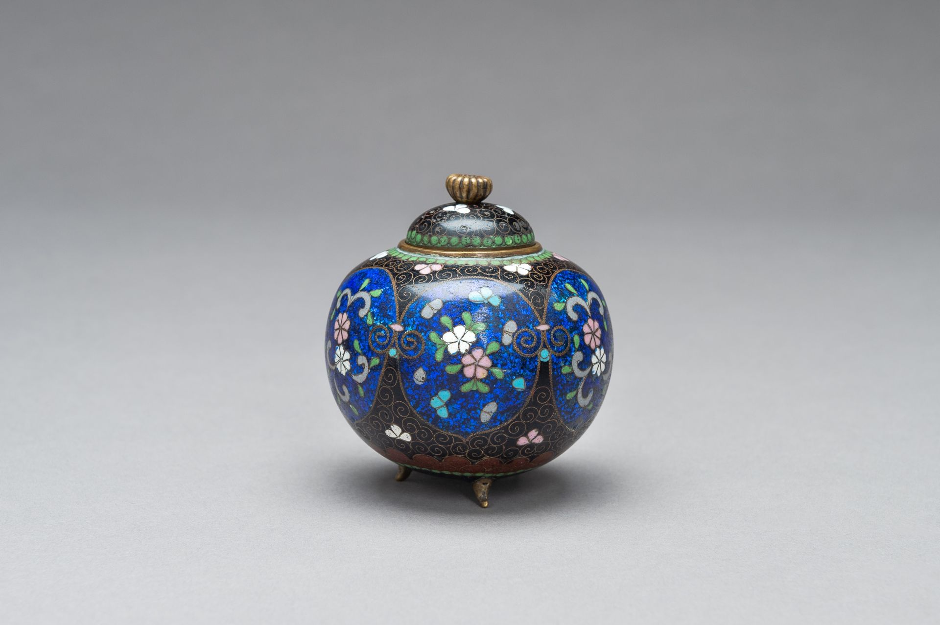 A CLOISONNE KORO WITH COVER - Bild 4 aus 10
