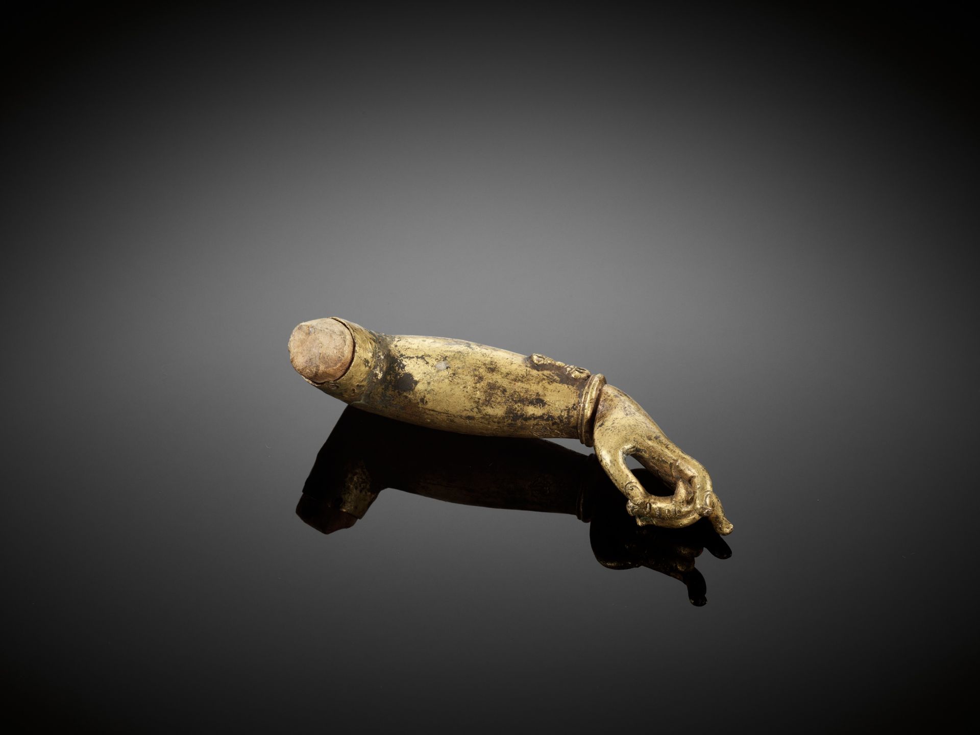 A GILT BRONZE 'KARANA MUDRA' FRAGMENTARY ARM, MING DYNASTY - Image 6 of 9