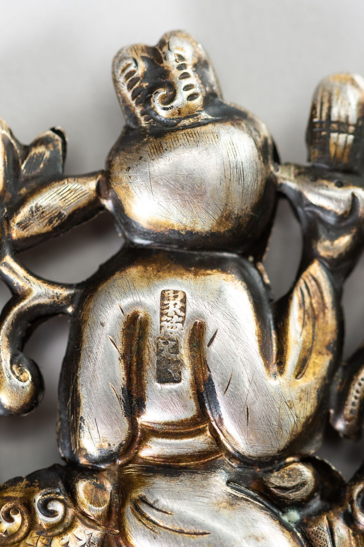 A PARCEL GILT SILVER REPOUSSE ORNAMENT OF GUANYIN ON A BUDDHIST LION - Image 7 of 7
