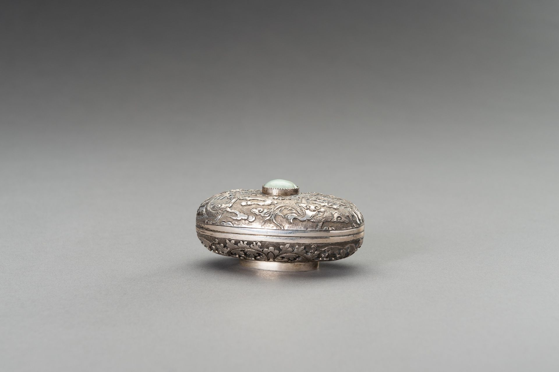 A SILVER REPOUSSE 'DRAGON' BOX - Image 7 of 10