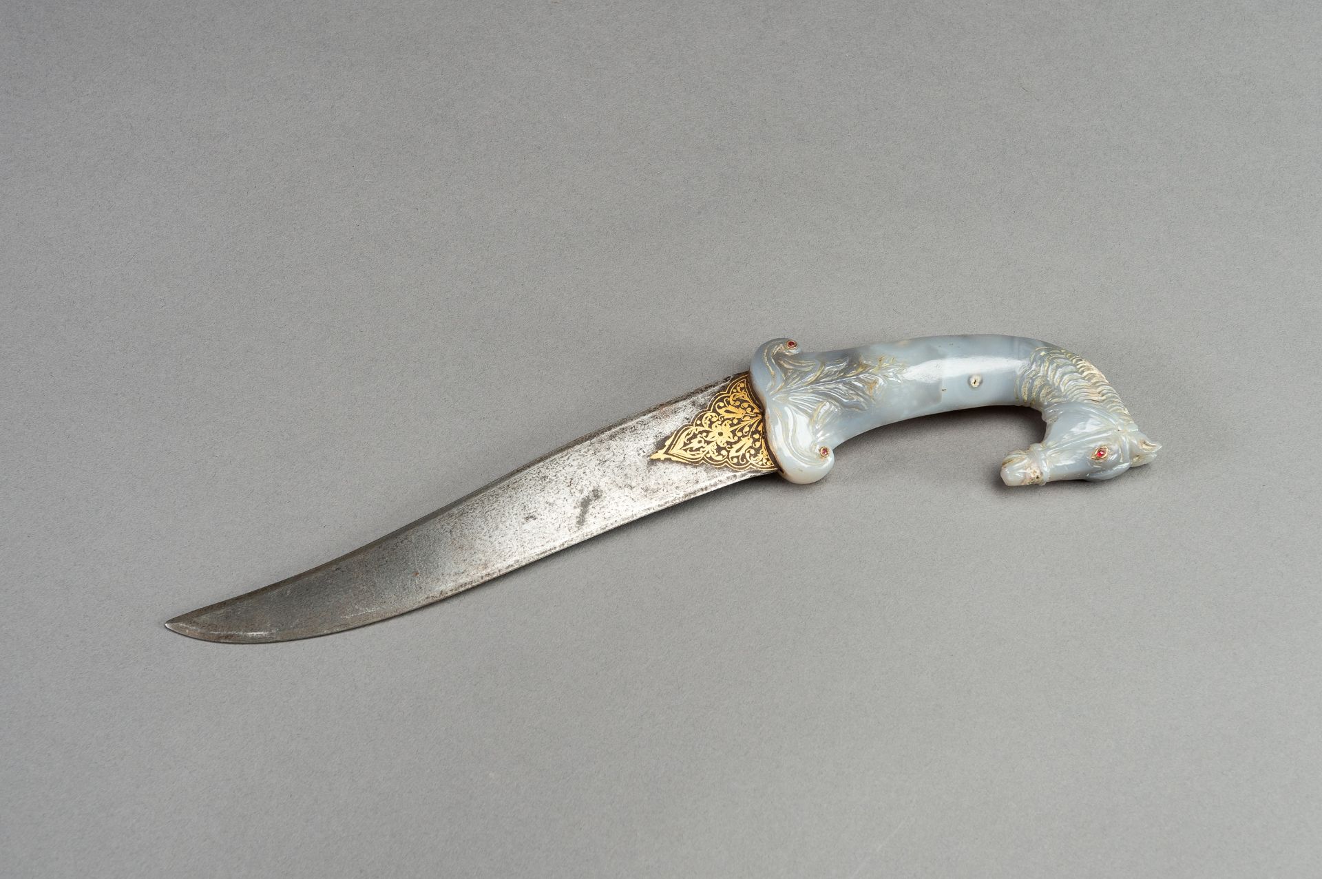 A MUGHAL KHANJAR WITH 'HORSE' JADE HANDLE - Image 2 of 6